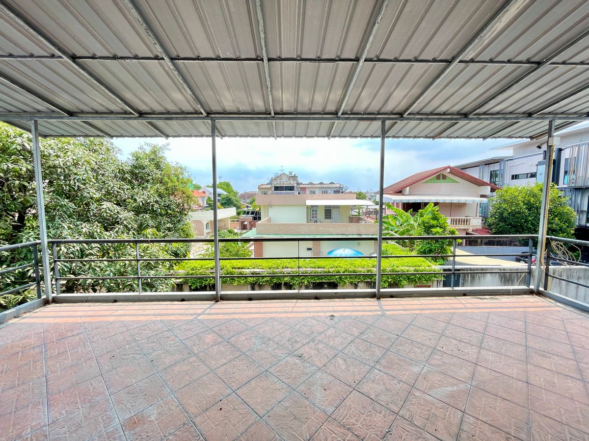 ขายบ้านเลียบทางด่วนรามอินทรา : ด่วนขายขาดทุน!! ที่ดินพร้อมสิ่งปลูกสร้าง 301 ตร.ว. ลาดพร้าว 71 ใกล้เลียบด่วน MRT ลาดพร้าว 71 