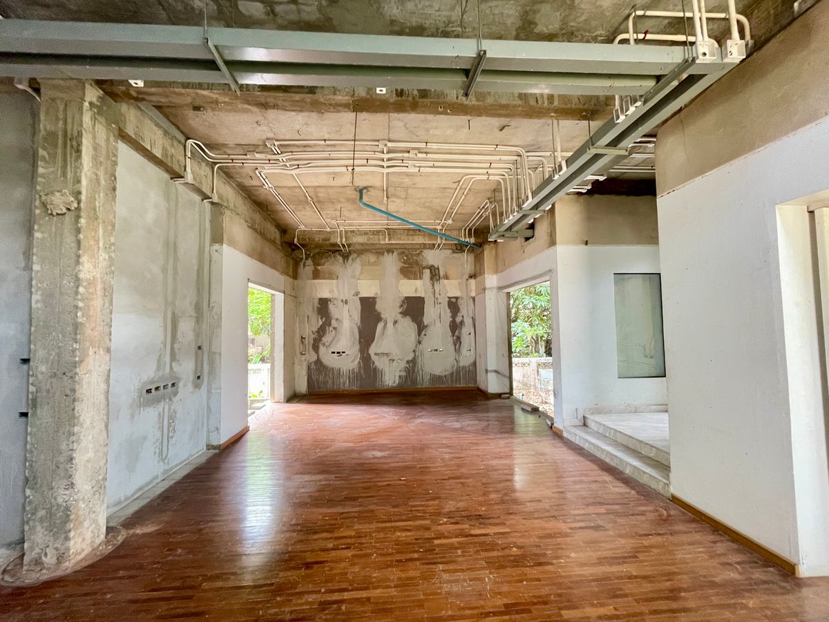 ขายบ้านเลียบทางด่วนรามอินทรา : ด่วนขายขาดทุน!! ที่ดินพร้อมสิ่งปลูกสร้าง 301 ตร.ว. ลาดพร้าว 71 ใกล้เลียบด่วน MRT ลาดพร้าว 71 