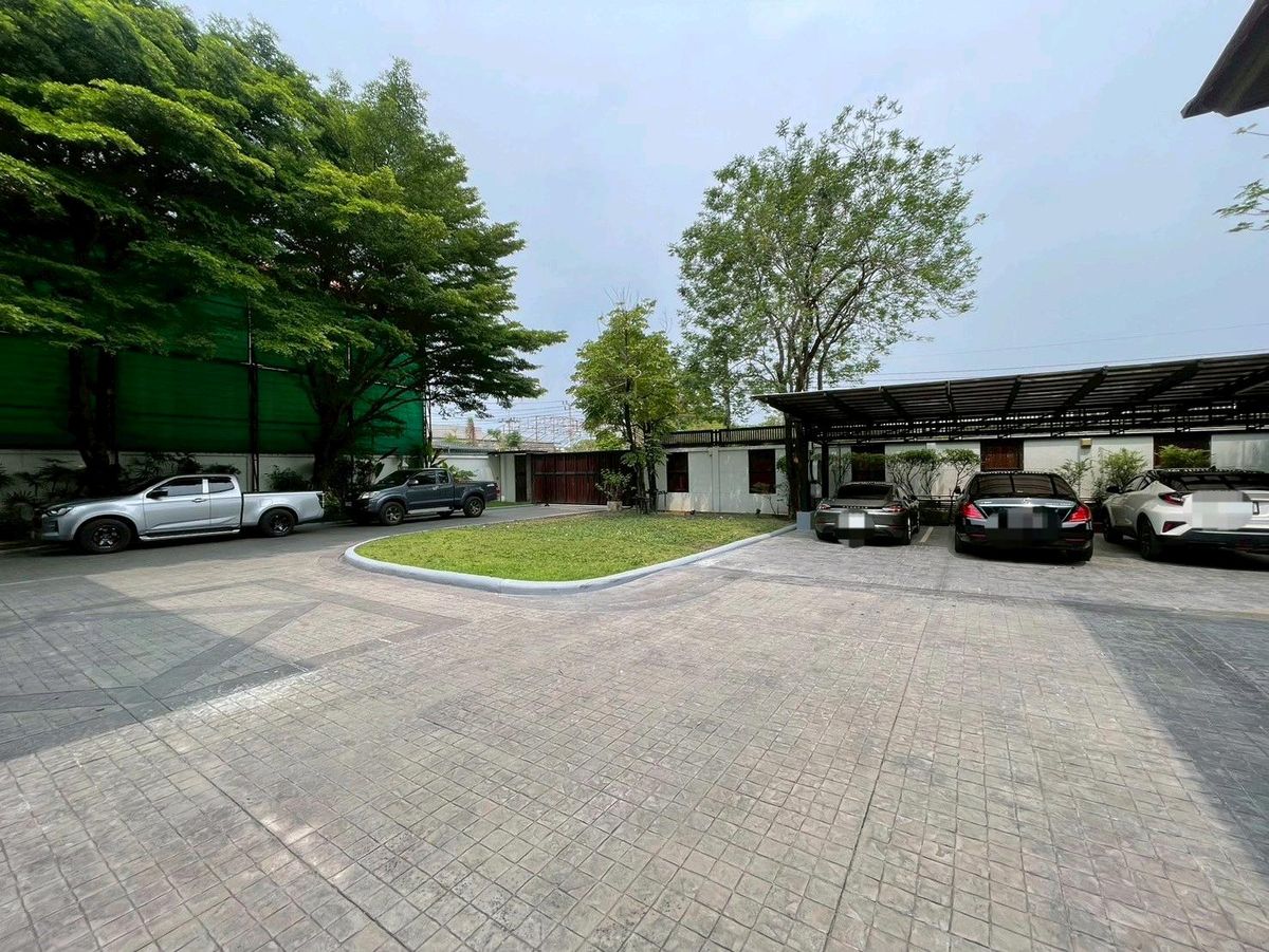 For SaleHousePattanakan, Srinakarin : 🚩 1 rai of house than Chaloem Phrakiat Rama 9 Road, good price. 69 million 💥