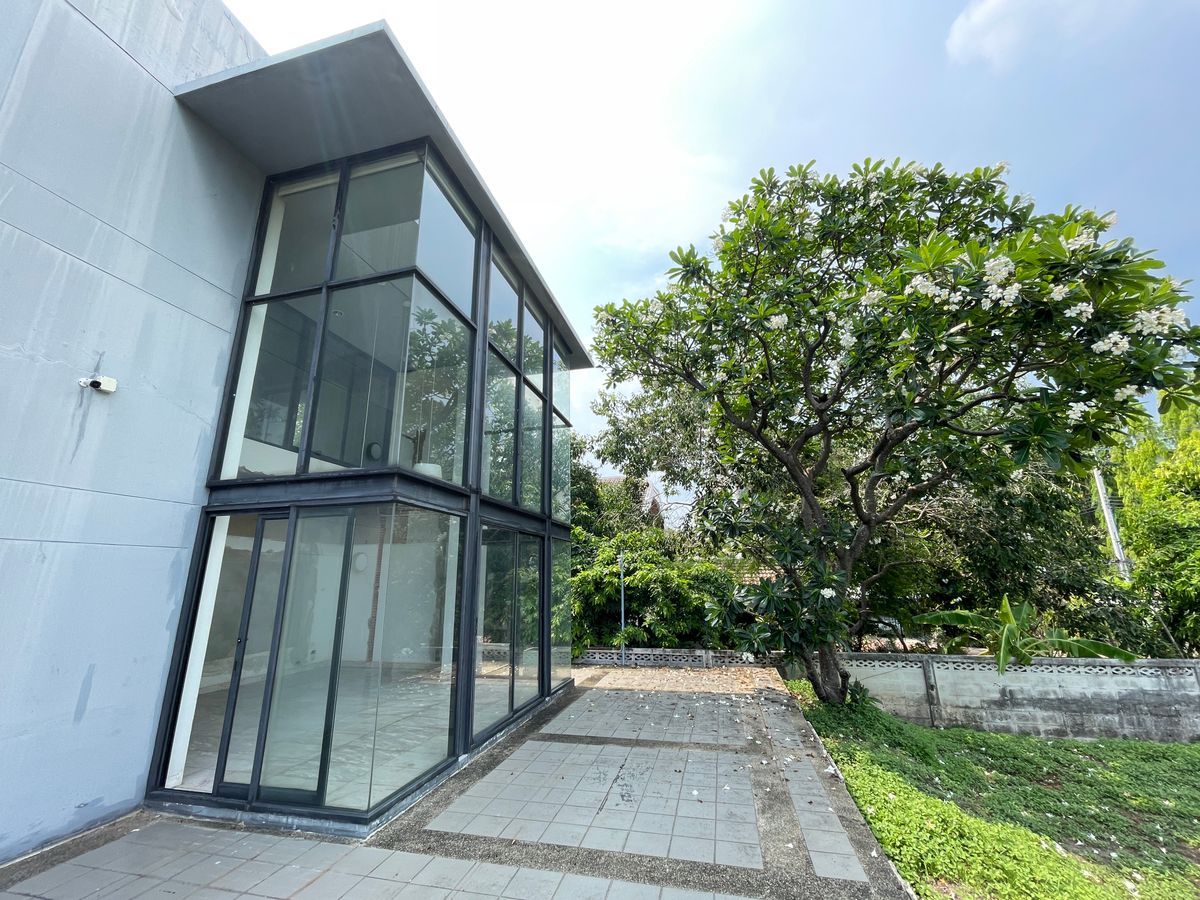 ขายบ้านเลียบทางด่วนรามอินทรา : ด่วนขายขาดทุน!! ที่ดินพร้อมสิ่งปลูกสร้าง 301 ตร.ว. ลาดพร้าว 71 ใกล้เลียบด่วน MRT ลาดพร้าว 71 