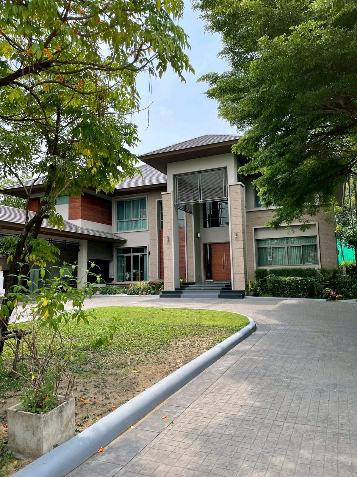 For SaleHousePattanakan, Srinakarin : 🚩 1 rai of house than Chaloem Phrakiat Rama 9 Road, good price. 69 million 💥