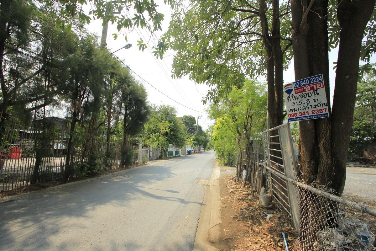 ขายที่ดินราษฎร์บูรณะ สุขสวัสดิ์ : ที่ดินพุทธบูชา40 สวนธนบุรีรมย์ เทคโนโลยีพระจอมเกล้าธนบุรี ที่ดินถมแล้ว ที่สร้างบ้าน สำนักงาน ทำเลดี เดินทางสะดวก 315.8 ตารางวา ราคาพิเศษ