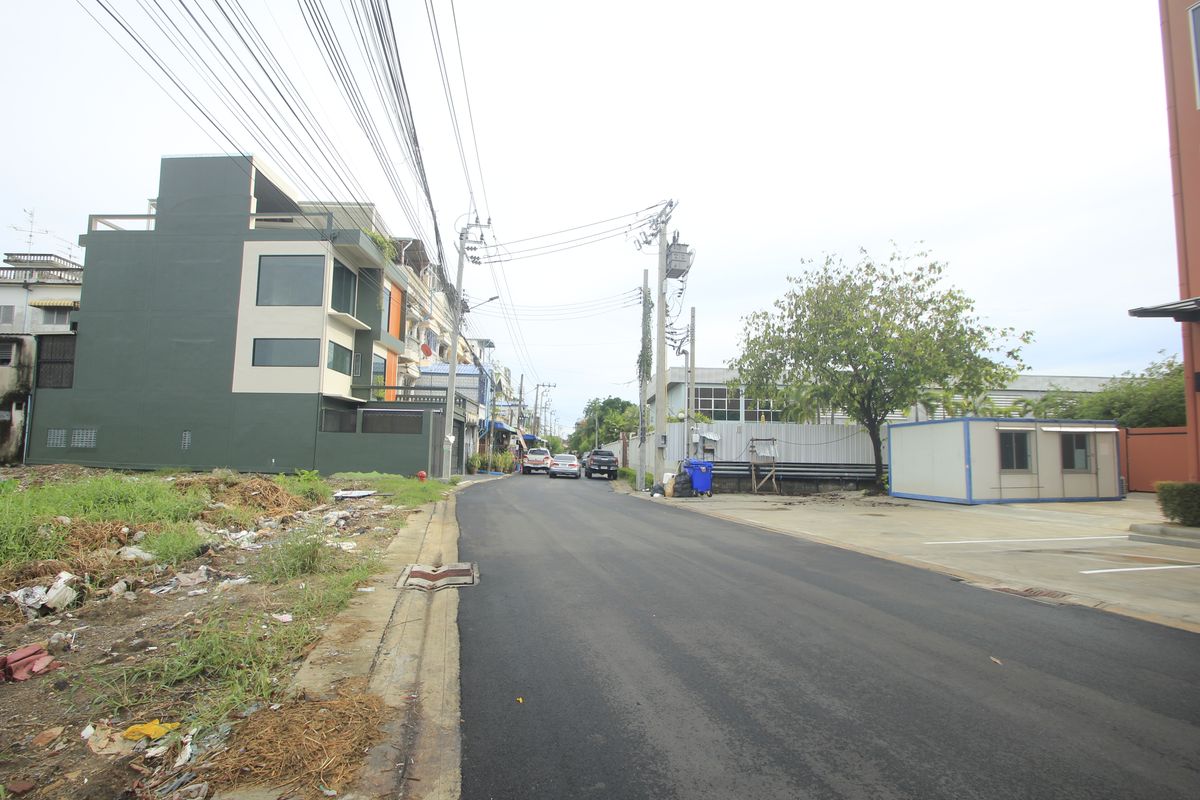 ขายที่ดินราษฎร์บูรณะ สุขสวัสดิ์ : ที่ดินพุทธบูชา40 สวนธนบุรีรมย์ เทคโนโลยีพระจอมเกล้าธนบุรี ที่ดินถมแล้ว ที่สร้างบ้าน สำนักงาน ทำเลดี เดินทางสะดวก 315.8 ตารางวา ราคาพิเศษ