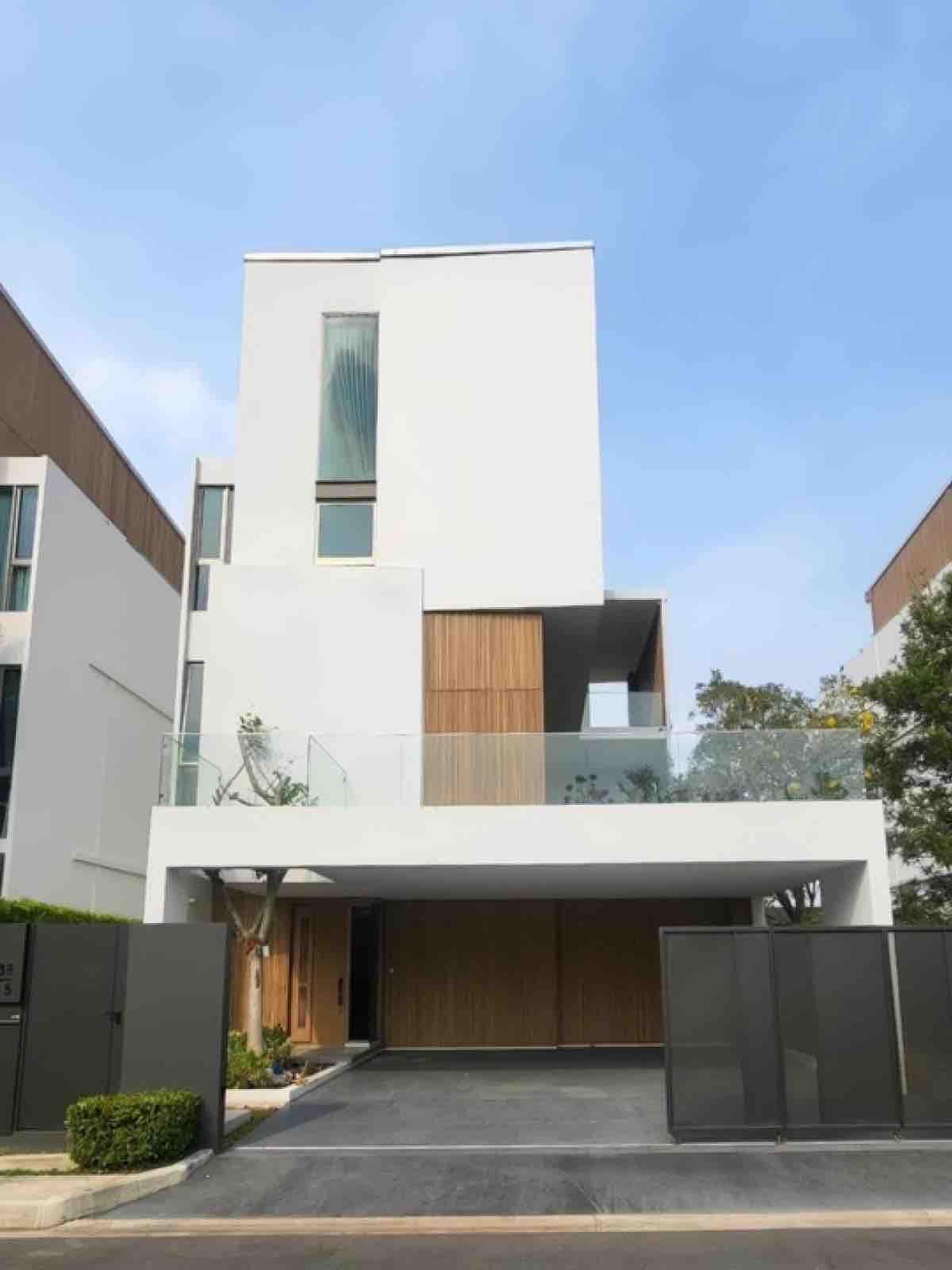 ให้เช่าบ้านพัฒนาการ ศรีนครินทร์ : 🏡 ให้เช่า! บ้านเดี่ยว 3 ชั้น VIVE พระราม 9 จาก Land & Houses ✨ หลังวิวสนามกอล์ฟ ใกล้ Club House และสระว่ายน้ำ  💰ราคาเช่า: 190,000 บาท/เดือน