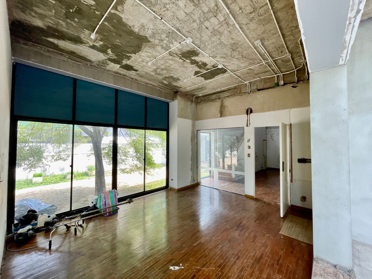 ขายบ้านเลียบทางด่วนรามอินทรา : ด่วนขายขาดทุน!! ที่ดินพร้อมสิ่งปลูกสร้าง 301 ตร.ว. ลาดพร้าว 71 ใกล้เลียบด่วน MRT ลาดพร้าว 71 