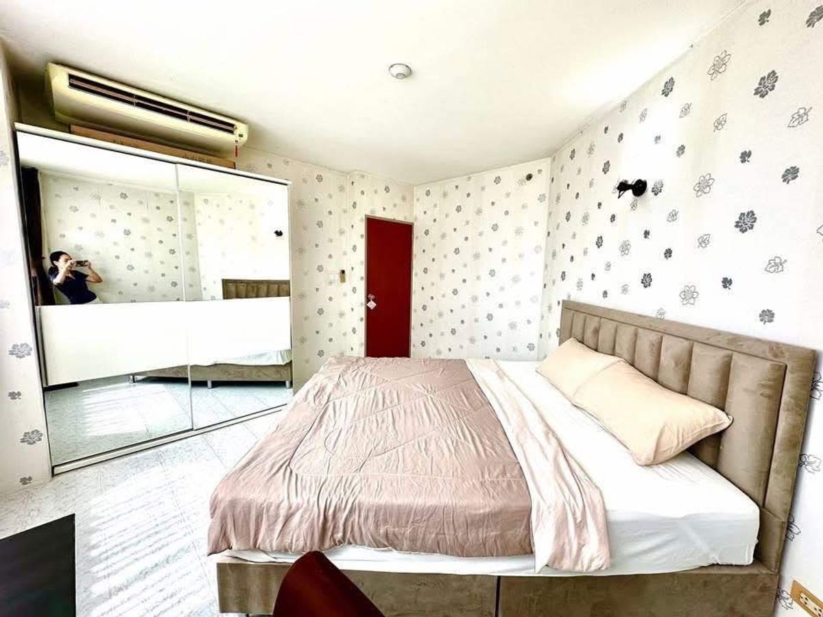 For RentCondoKasetsart, Ratchayothin : Condo for rent, Supalai Park Phaholyothin 21, Lat Phrao area Decorated ready to move in Fir and complete electrical appliances Interested to say hello.