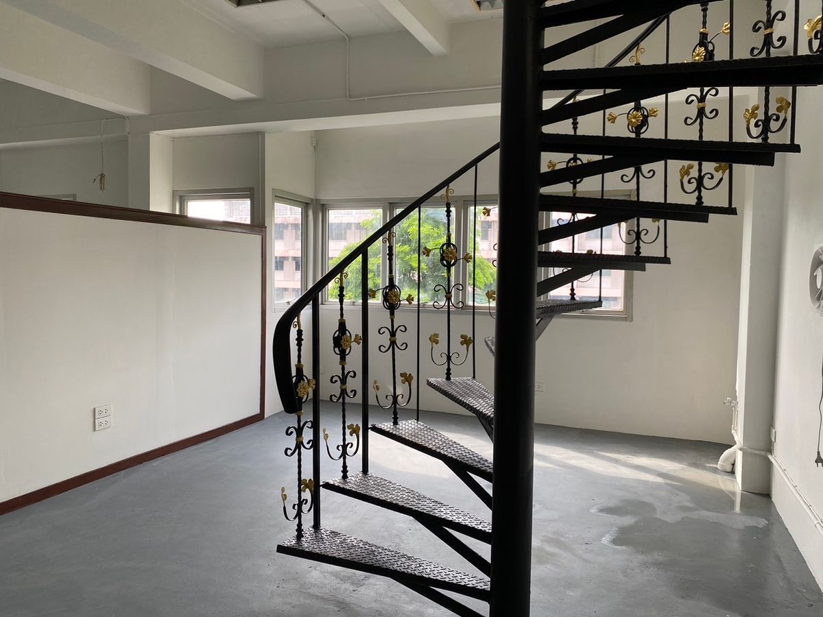 For SaleHome OfficeSathorn, Narathiwat : 💼 Sell with tenant til December 2028
4-Storey Home Office For Sale with Rooftop & Basement | Prime Yen Akat Location – Just 160m from Market Place | Ideal for All Business Types