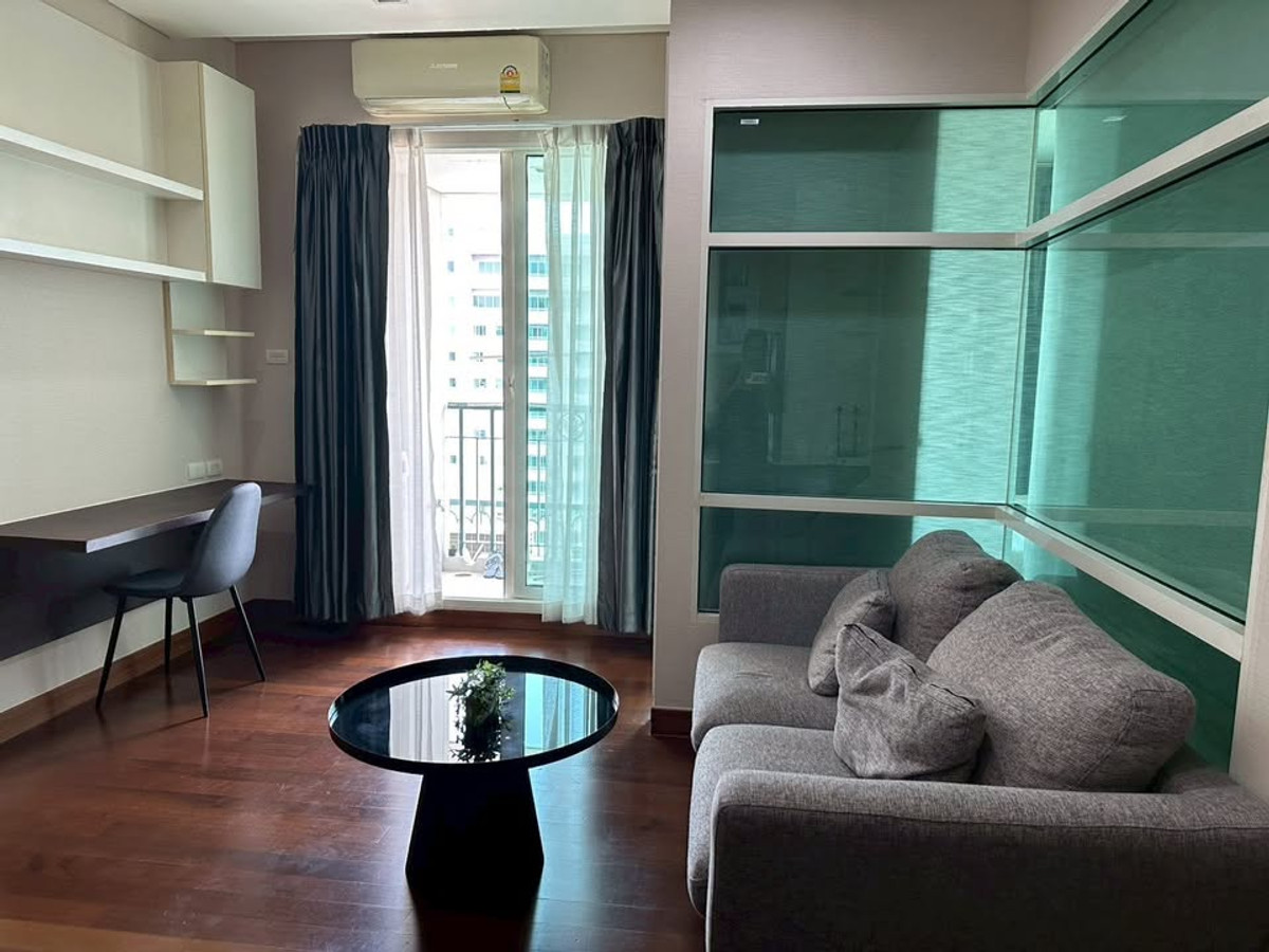 ให้เช่าคอนโดสุขุมวิท อโศก ทองหล่อ : Newly Renovated 1-Bedroom with Bathtub | Ivy Thonglor