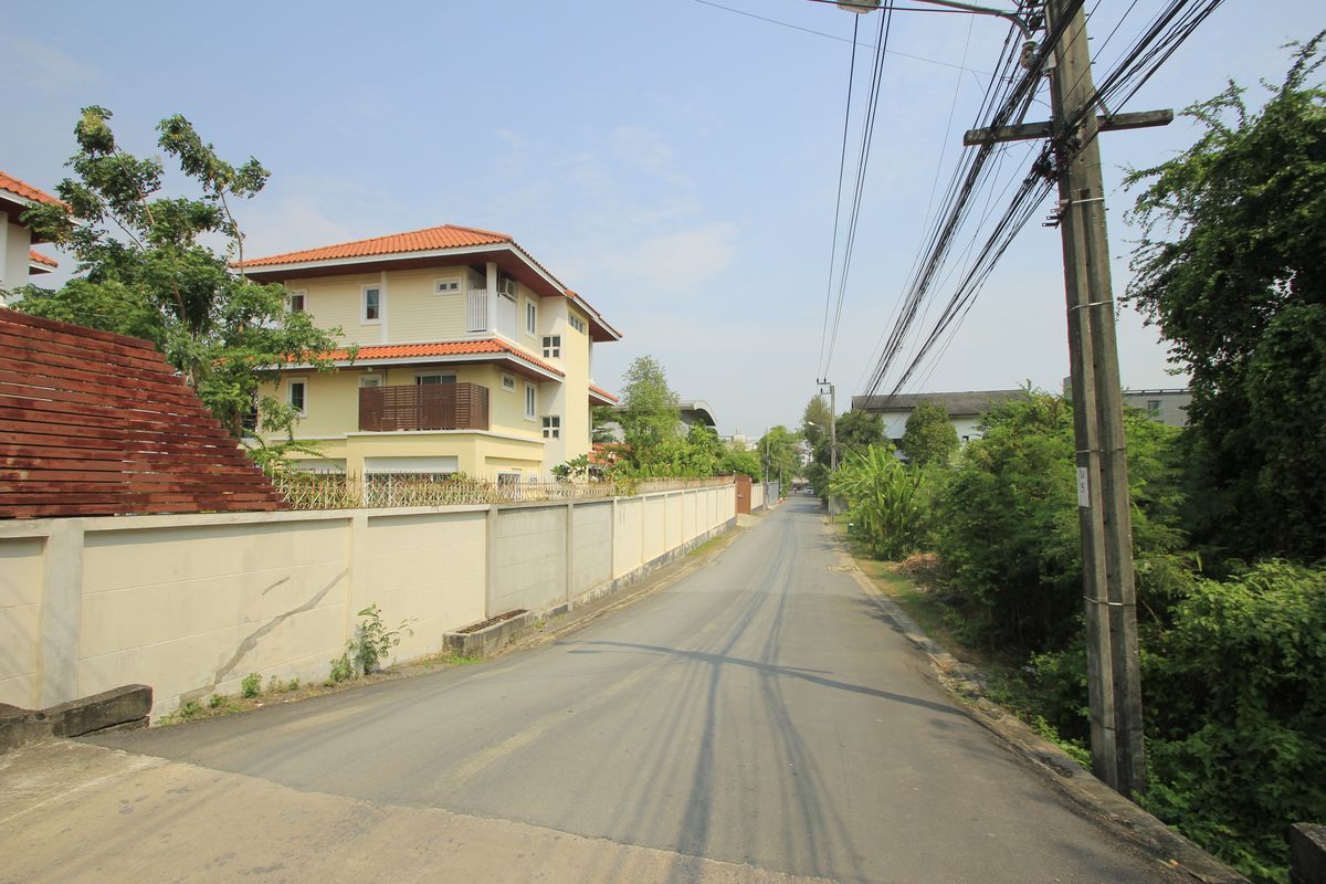 ขายที่ดินราษฎร์บูรณะ สุขสวัสดิ์ : ที่ดินพุทธบูชา40 สวนธนบุรีรมย์ เทคโนโลยีพระจอมเกล้าธนบุรี ที่ดินถมแล้ว ที่สร้างบ้าน สำนักงาน ทำเลดี เดินทางสะดวก 315.8 ตารางวา ราคาพิเศษ