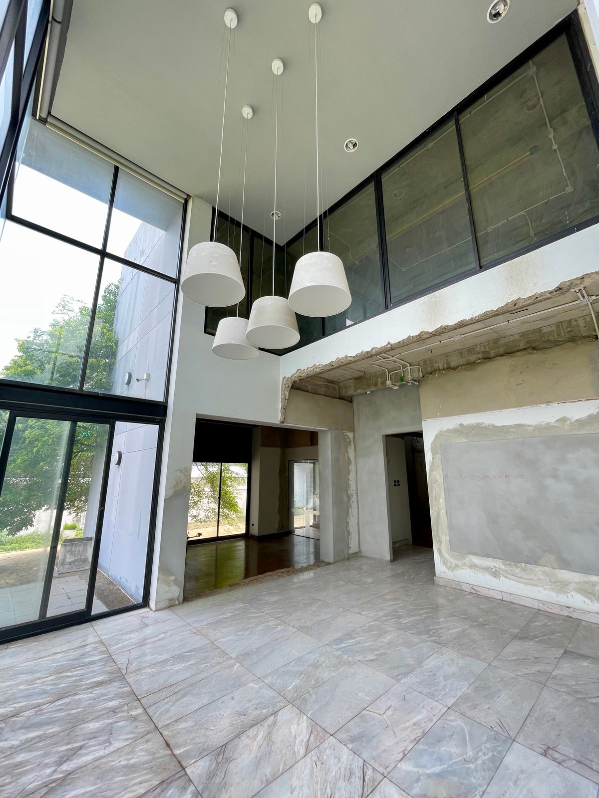 ขายบ้านเลียบทางด่วนรามอินทรา : ด่วนขายขาดทุน!! ที่ดินพร้อมสิ่งปลูกสร้าง 301 ตร.ว. ลาดพร้าว 71 ใกล้เลียบด่วน MRT ลาดพร้าว 71 