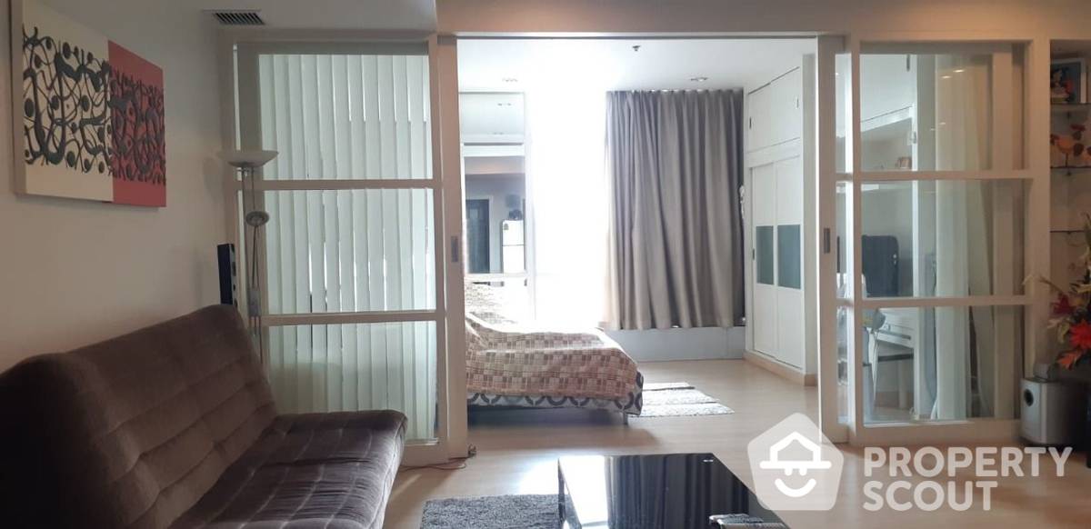 For RentCondoWongwianyai, Charoennakor : 1-BR Condo at Baan Sathorn Chaopraya near BTS Krung Thon Buri