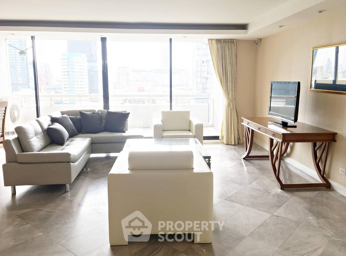 For RentCondoWitthayu, Chidlom, Langsuan, Ploenchit : 3-BR Condo at Somkid Gardens Condominium near BTS Chit Lom