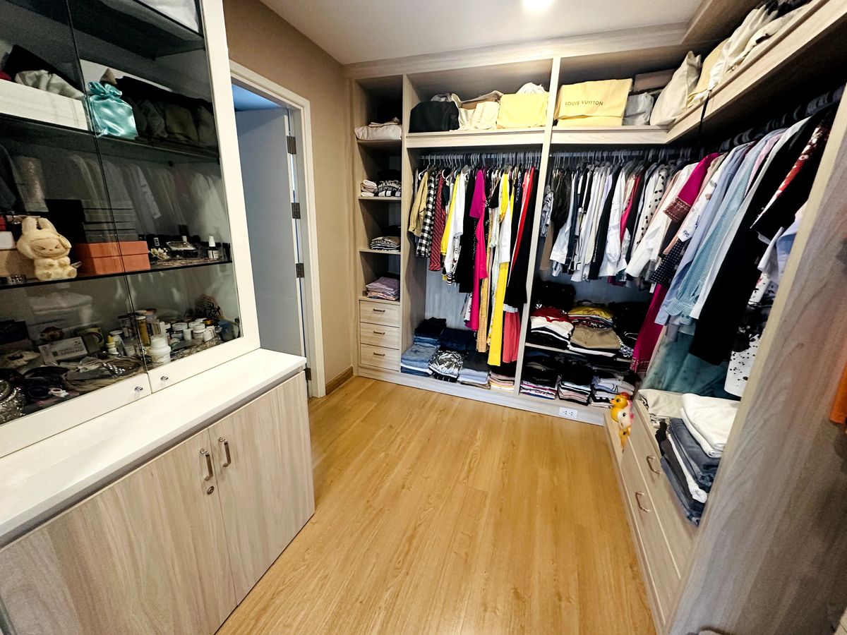 HousePattanakan, Srinakarin : Luxury 3-Storey Home for Sell  – Fully Furnished and Ready to Move In