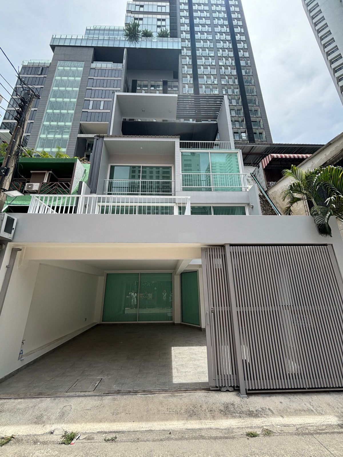 For RentShop HouseSukhumvit, Asoke, Thonglor : Rent !! (For Rent) TOWN HOUSE. Convenient to travel. Contact: 081-2473863📞❤️‍🔥