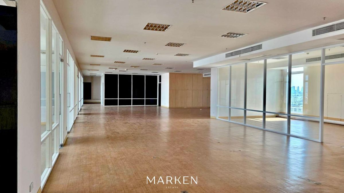For RentOfficeRatchadapisek, Huaikwang, Suttisan : For Rent: 500 sq.m. Fully Fitted Commercial Space in Ratchadapisek, Spacious Parking, Near MRT