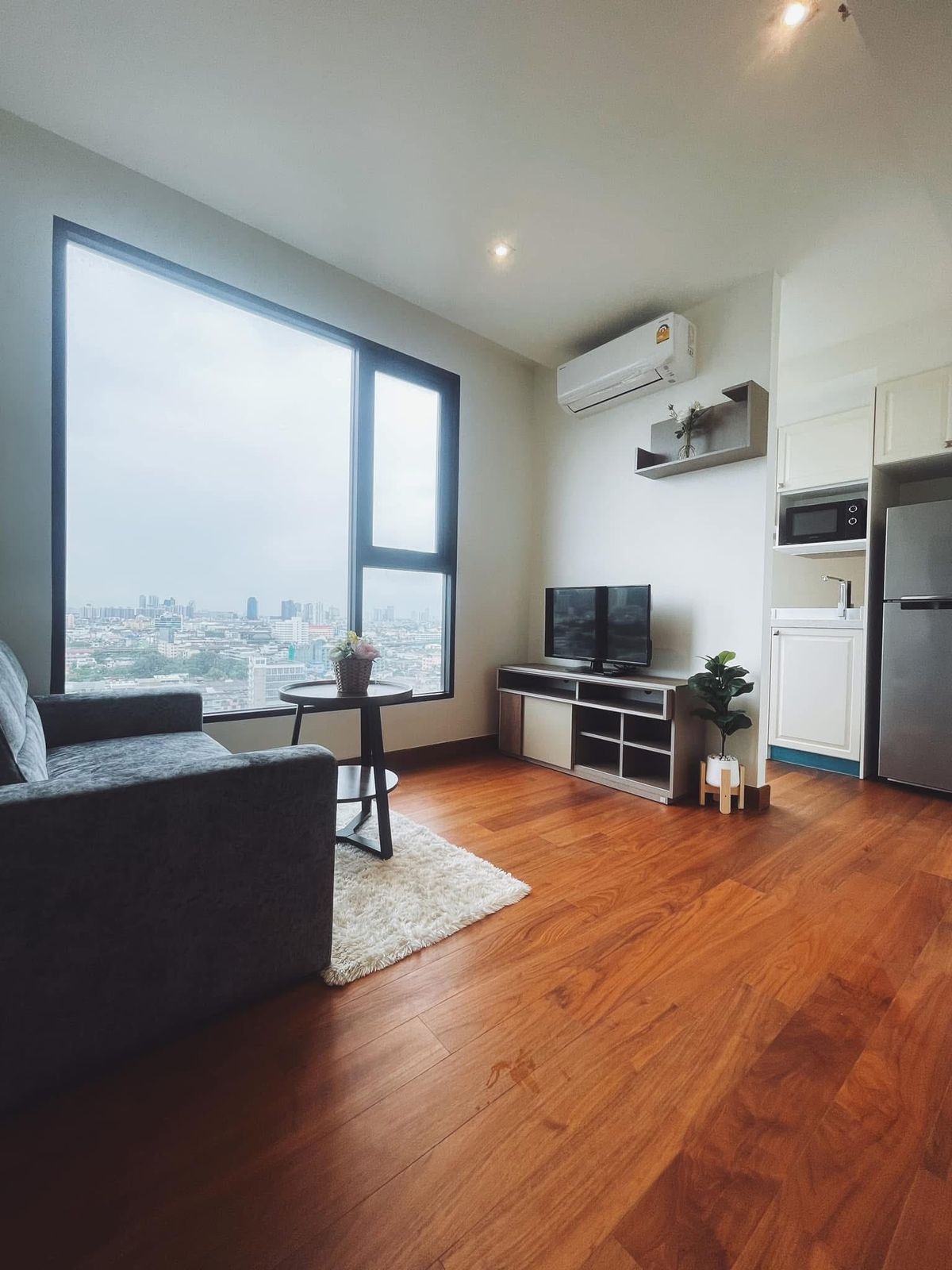 ให้เช่าคอนโดสาทร นราธิวาส : 🌈🍀FOR RENT>> Altitude Sympony Charoenkrung 📢คอนโดใกล้ CBD สาทร และรถไฟฟ้า BTS สะพานตากสิน  มีลิฟจอดรถ เฟอร์พร้อมอยู่ ติดม่านแล้ว ชั้น 16 ขนาด 35 ตร.ม #LV-MO1927