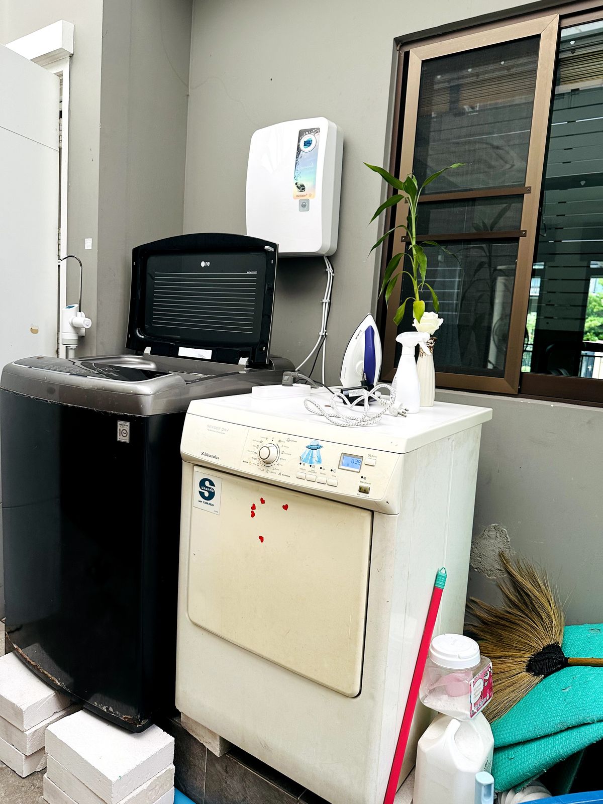 HousePattanakan, Srinakarin : Luxury 3-Storey Home for Sell  – Fully Furnished and Ready to Move In