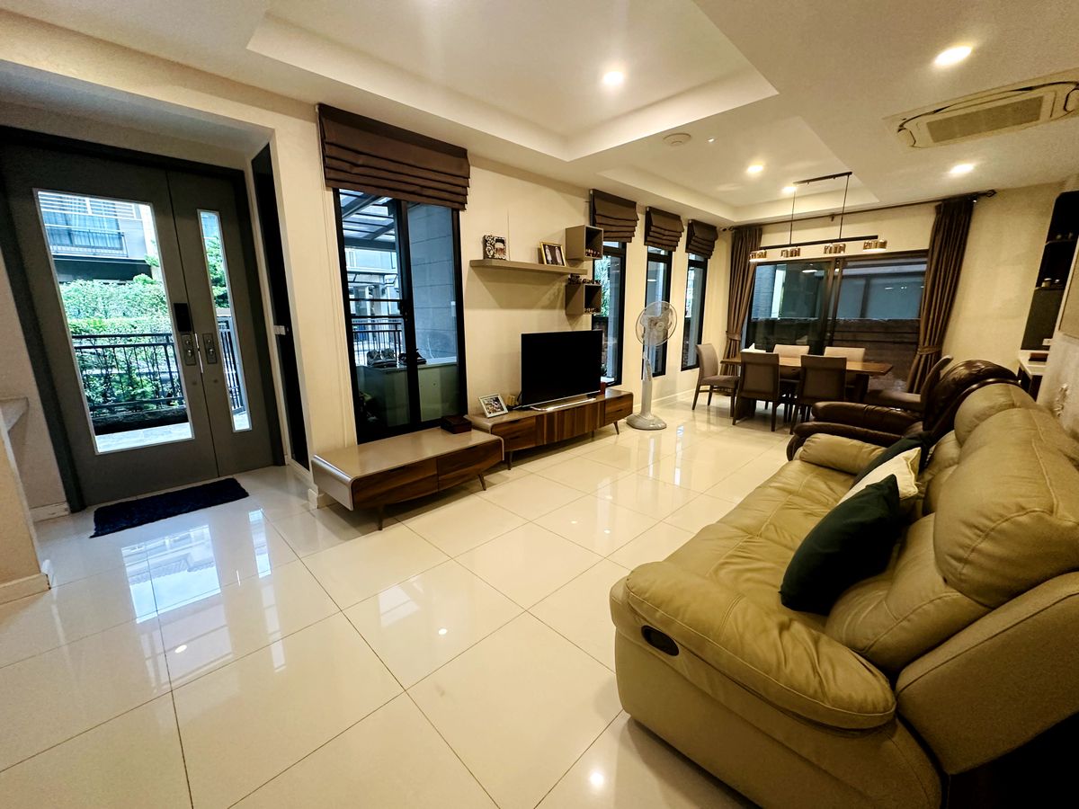 บ้านพัฒนาการ ศรีนครินทร์ : ขาย/เช่า บ้าน 3ชั้น สไตล์หรู พร้อมเฟอร์ฯ