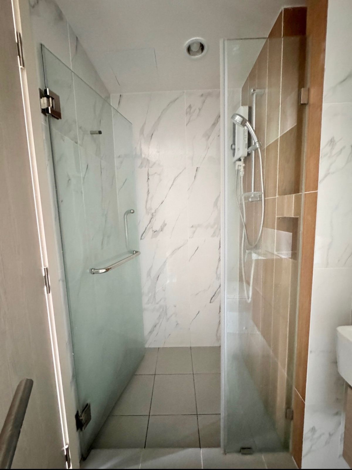 For SaleCondoOnnut, Udomsuk : Sale The Excel Hideaway Suhkumvit 50 like new near BTS Onuut 5 min. Shuttle bus service** TEL: 0863649888 / LINE: @751paggb