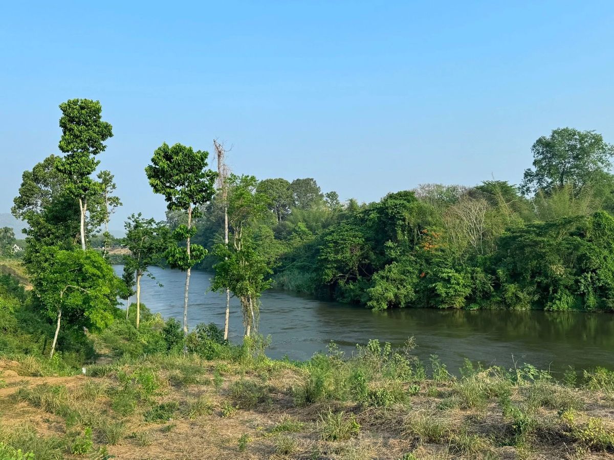 ขายที่ดินกาญจนบุรี : 📢 ที่ดินสวย ริมแม่น้ำ วิวภูเขา ใกล้แหล่งท่องเที่ยวมากมาย ติดถนนสาธารณะ มีน้ำ มีไฟ ที่ดินติดกันกำลังก่อสร้างรีสอร์ท เหมาะสำหรับ ดำเนินธุรกิจ resort หรือ บ้านพักตากอากาศ
