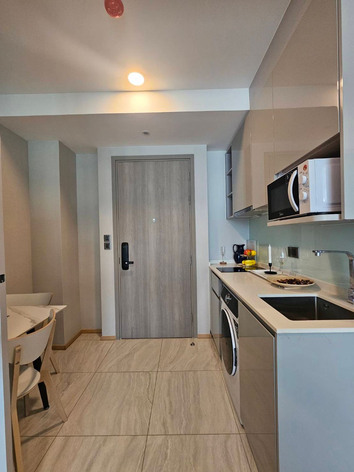 For SaleCondoSukhumvit, Asoke, Thonglor : Last room, 1 bedside view, Thonglor-Ekamai area Can access both Sukhumvit and Phetchaburi 081-245-7349