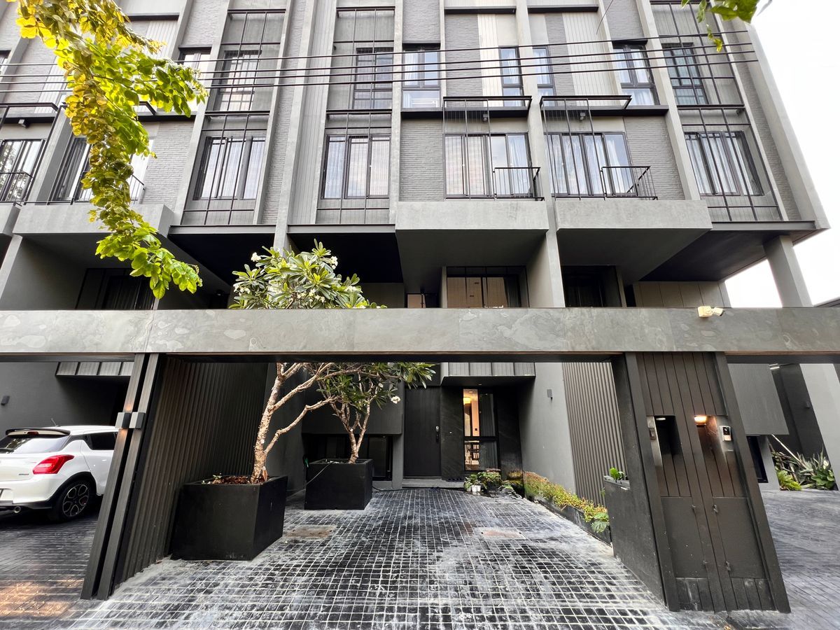 ให้เช่าทาวน์โฮมรัชดา ห้วยขวาง : ให้เช่าทาวน์โฮม ตกแต่งสุดหรู โรงการ  L SCAPE Seoul รัชดา 20 ห้วยขวาง แอร์เฟอร์นิเจอร์ครบ มี3ห้องนอน4ห้องน้ำ ราคาเช่าเดือนละ120,000