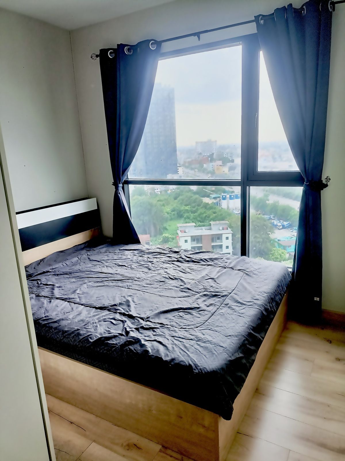 ให้เช่าคอนโดปิ่นเกล้า จรัญสนิทวงศ์ : ปล่อยเช่าด่วน Brix condo จรัญ64 ติดMRTสิรินธร 0 เมตร  25 ตร.ม. 1 ห้องนอน 1 ห้องน้ำ 1 ห้องครัว ชั้น 15 Furniture ครบ!! พร้อม...เข้าอยู่ได้ทันที   ราคาเช่า 12,000 บาท/เดือน   รับสัญญาขั้นต่ำ 1 ปี ประกัน 2 เดือน ล่วงหน้า 1 เดือน ไม่รับระยะสั้น และ ไม่รับผ่อน