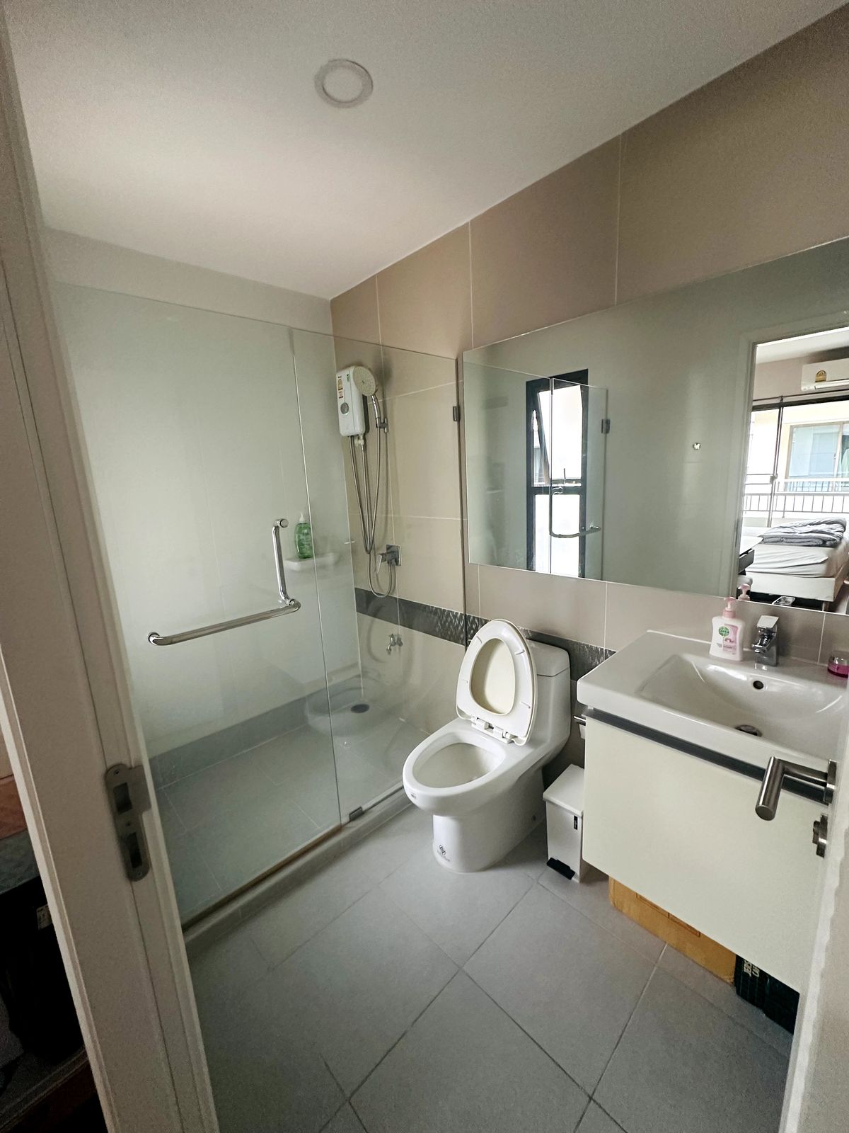 HousePattanakan, Srinakarin : Luxury 3-Storey Home for Sell  – Fully Furnished and Ready to Move In