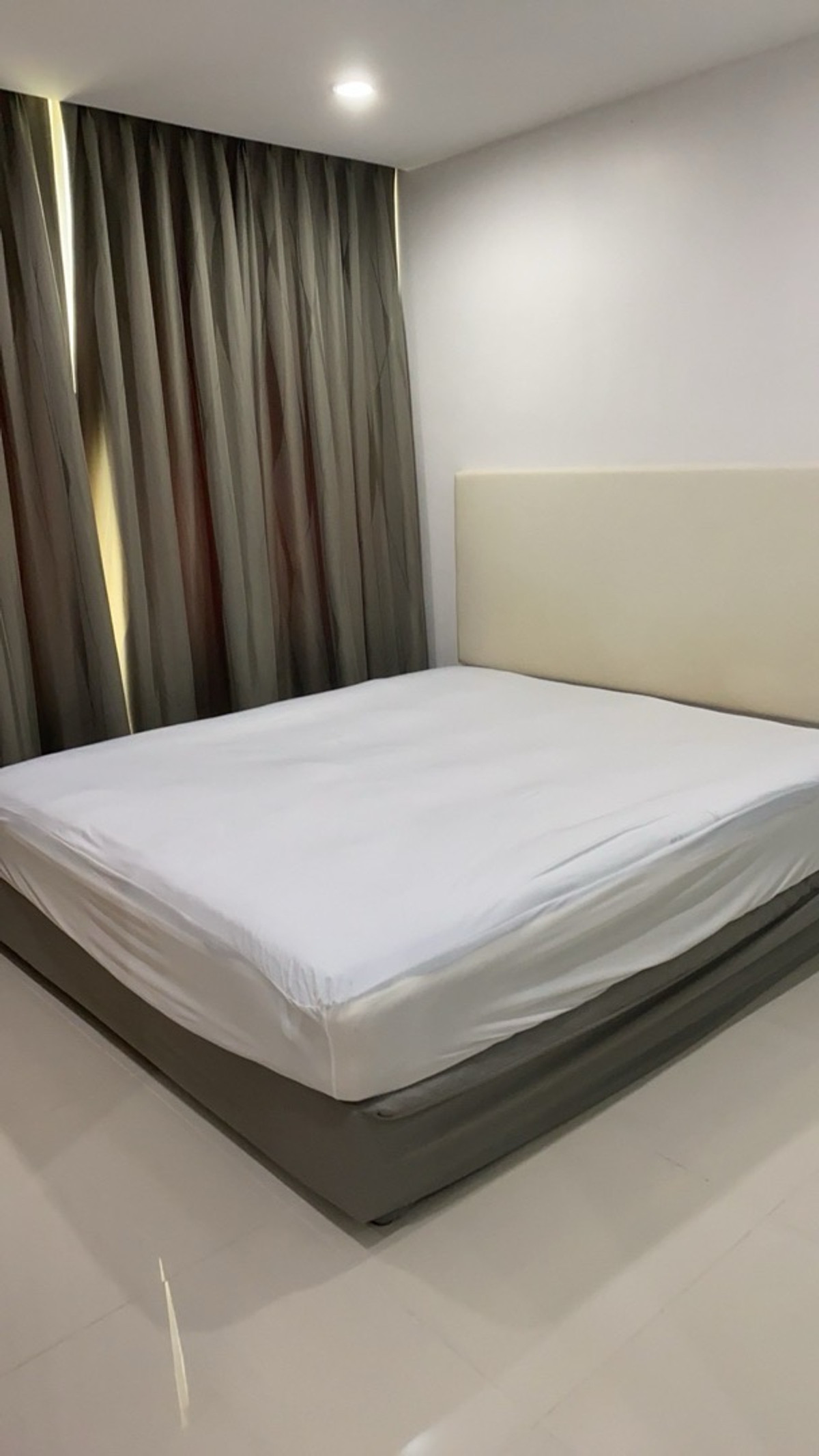 ให้เช่าคอนโดพัฒนาการ ศรีนครินทร์ : 📍Element Srinakari Condo ห้องมุม  ใกล้สระว่ายน้ำ 9,000.-/ด รับจอง ก่อนปิดดิว New ห้องพร้อมอยู่ อิลีเม้นท์ ศรีนครินทร์  ขนาด 37 ตร.ม. 1 น 1 น้ำ  ห้องสวยอยู่สบาย ติดต่อ ป้าแหม่ม ค่ะ Tel/Line:0992982923 