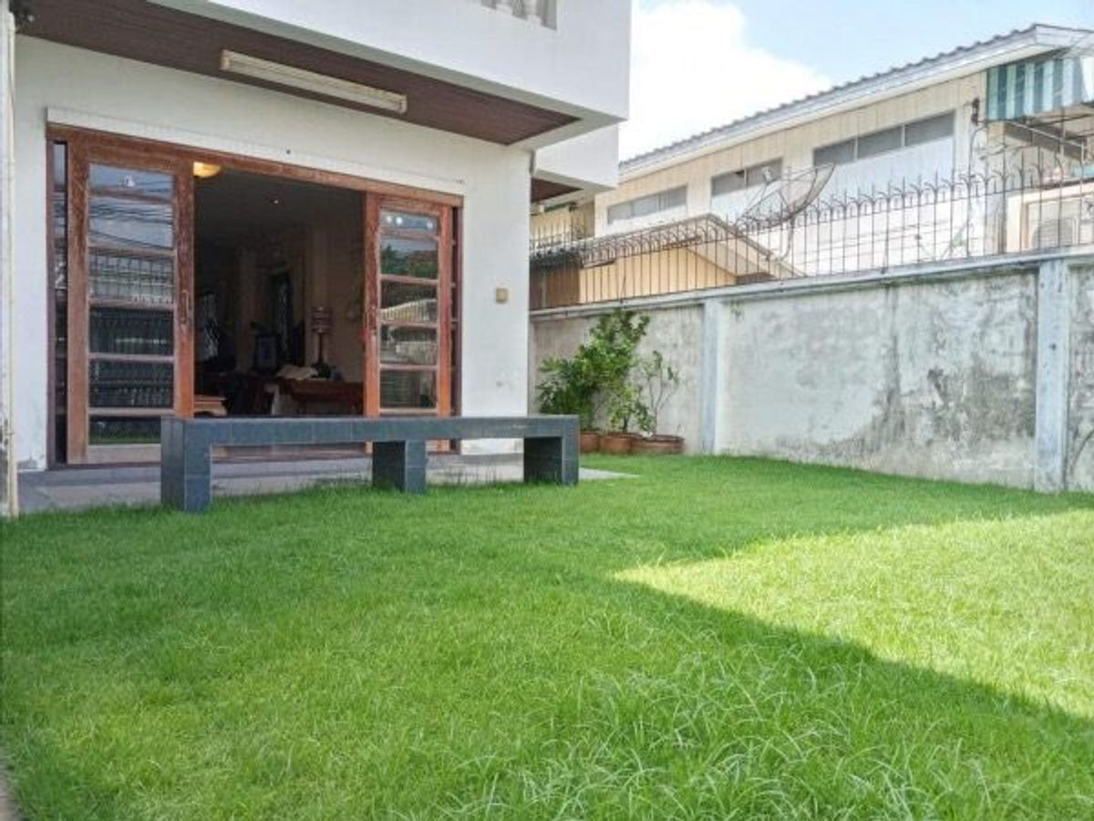 ขายบ้านลาดพร้าว เซ็นทรัลลาดพร้าว : 72ตรว 5นอน5น้ำ บ้านเดี่ยว 2 ชั้น ลาดพร้าว 35 จตุจักร