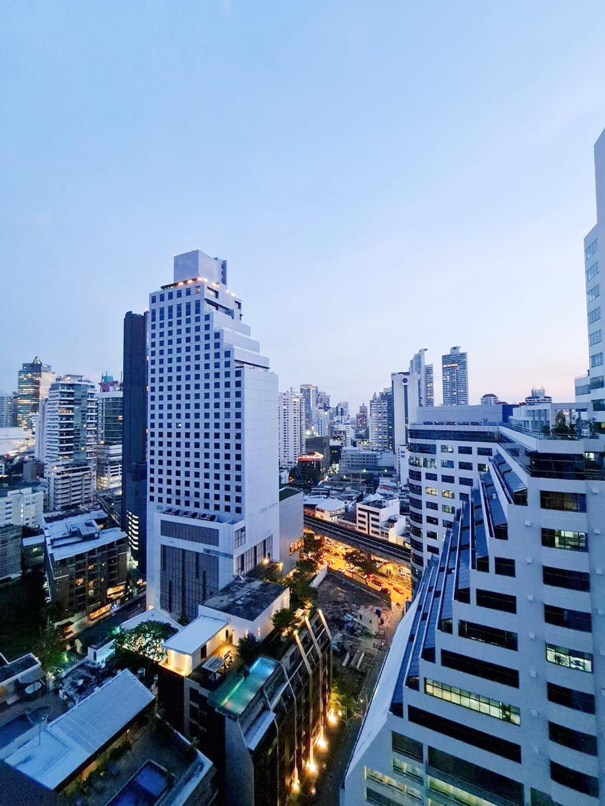 ขายคอนโดสุขุมวิท อโศก ทองหล่อ : ขาย Edge สุขุมวิท 23 1 ห้องนอน 32 ตร.ม. ชั้น 17 ห้องสวย เฟอร์นิเจอร์ครบ