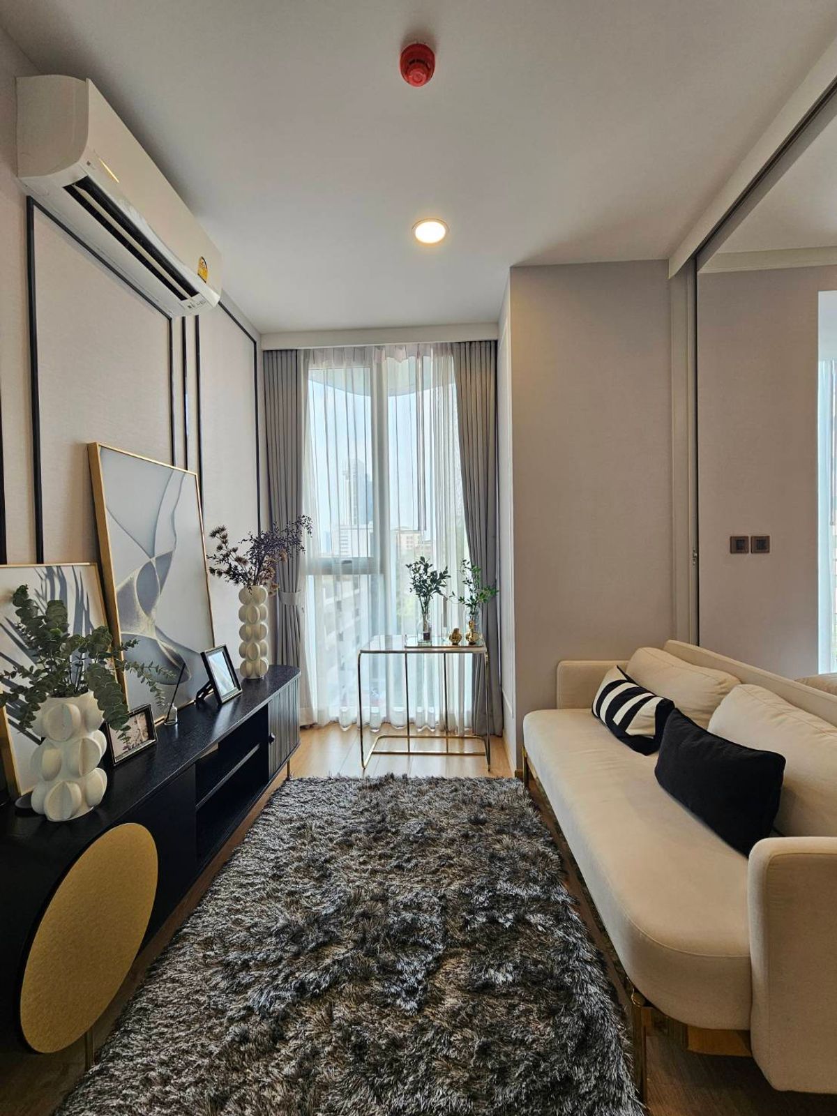 ขายคอนโดสุขุมวิท อโศก ทองหล่อ : ห้องราคาดีสุด 1 นอน ย่านทองหล่อ-เอกมัย เข้าออกได้ทั้งสุขุมวิท และ เพชรบุรี  081-245-7349