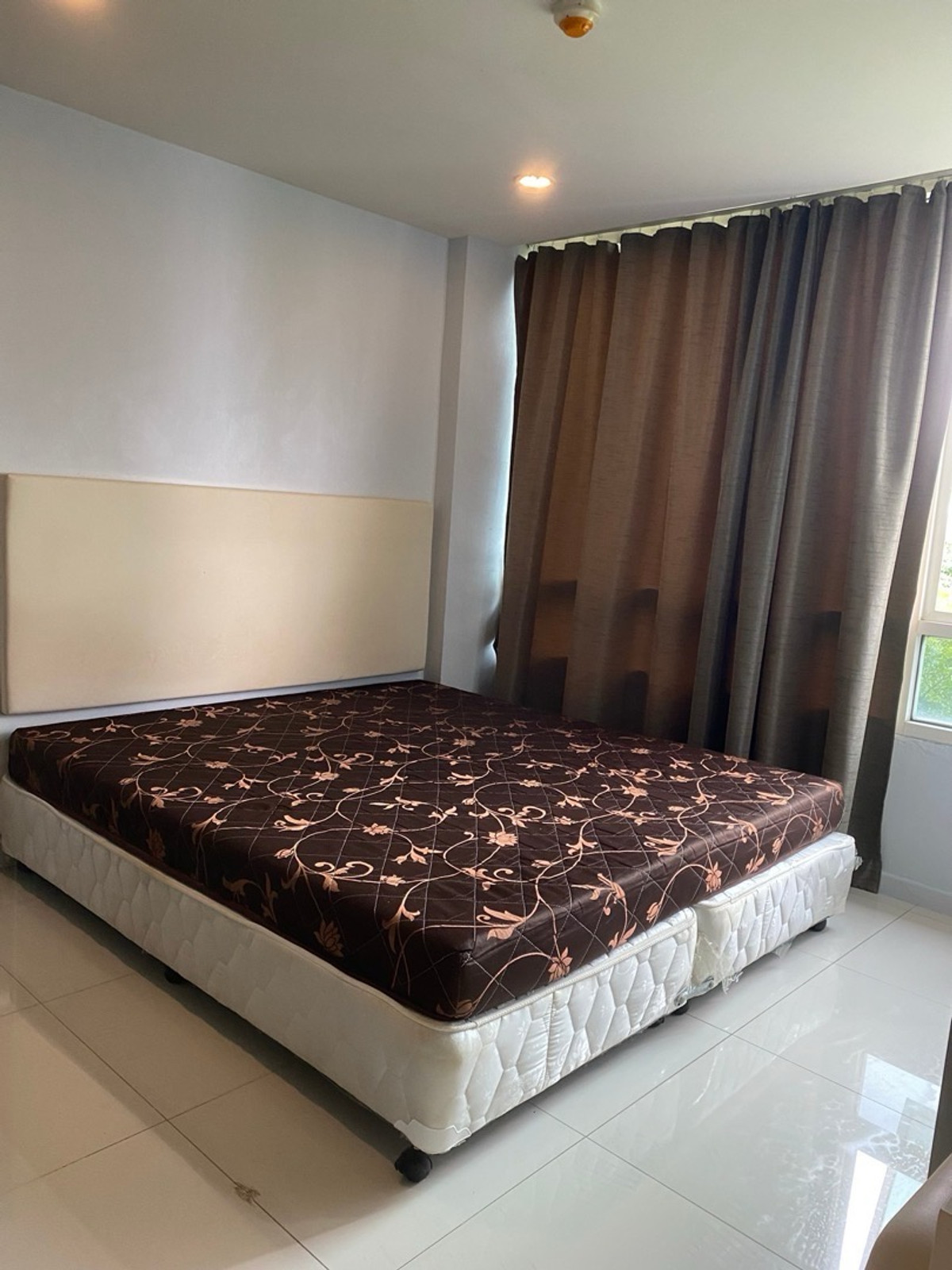 ให้เช่าคอนโดพัฒนาการ ศรีนครินทร์ : 📍Element Srinakari Condo ห้องมุม  ใกล้สระว่ายน้ำ 9,500.-/ด รับจอง ก่อนปิดดิว New ห้องพร้อมอยู่ อิลีเม้นท์ ศรีนครินทร์  ขนาด 37 ตร.ม. 1 น 1 น้ำ  ห้องสวยอยู่สบาย ชั้น 6 วิวสระว่ายน้ำ  ติดต่อ ป้าแหม่ม ค่ะ Tel/Line:0992982923 