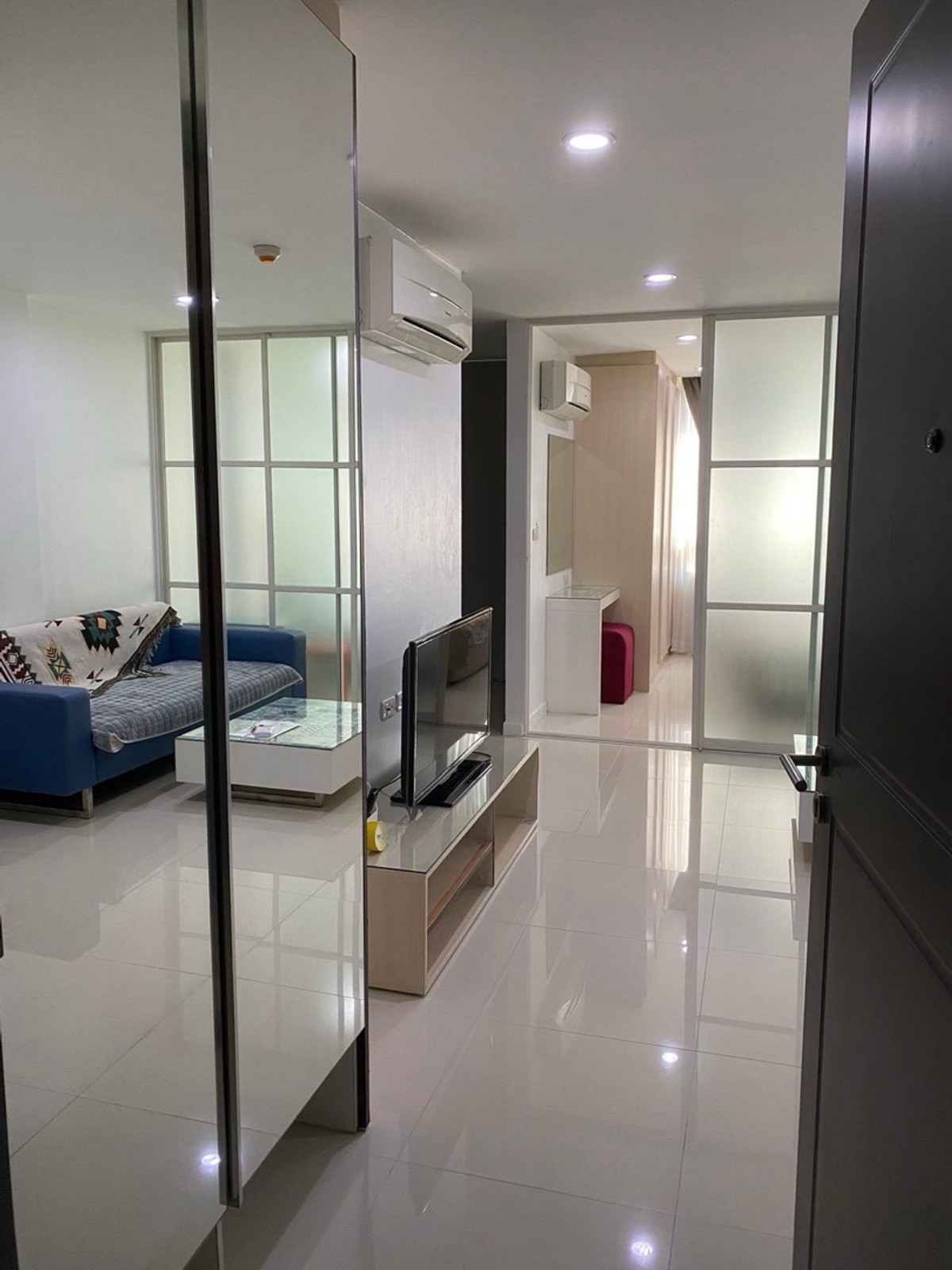 ให้เช่าคอนโดพัฒนาการ ศรีนครินทร์ : 📍Element Srinakari Condo ห้องมุม  ใกล้สระว่ายน้ำ 9,000.-/ด รับจอง ก่อนปิดดิว New ห้องพร้อมอยู่ อิลีเม้นท์ ศรีนครินทร์  ขนาด 37 ตร.ม. 1 น 1 น้ำ  ห้องสวยอยู่สบาย ติดต่อ ป้าแหม่ม ค่ะ Tel/Line:0992982923 