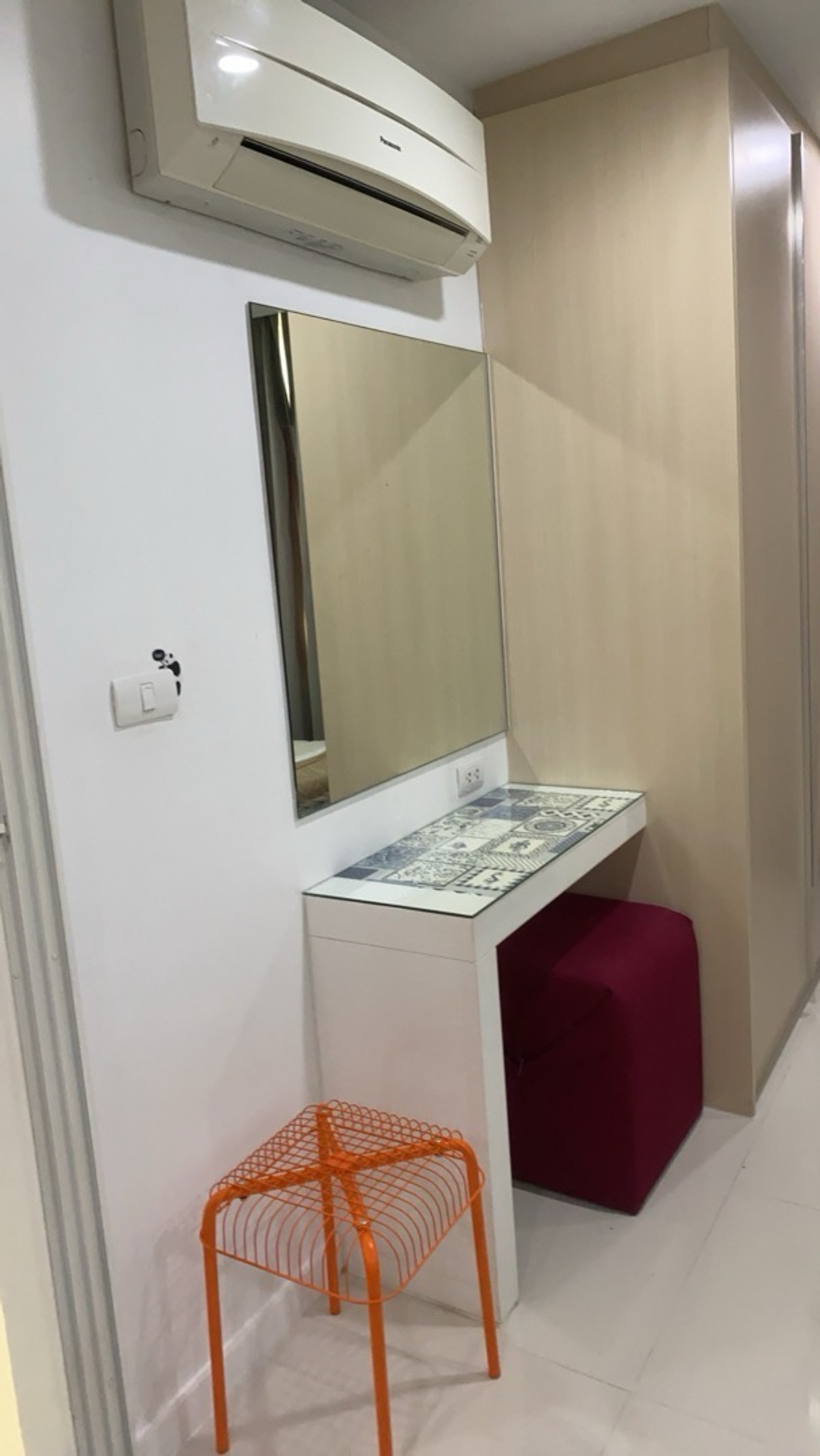 ให้เช่าคอนโดพัฒนาการ ศรีนครินทร์ : 📍Element Srinakari Condo ห้องมุม  ใกล้สระว่ายน้ำ 9,000.-/ด รับจอง ก่อนปิดดิว New ห้องพร้อมอยู่ อิลีเม้นท์ ศรีนครินทร์  ขนาด 37 ตร.ม. 1 น 1 น้ำ  ห้องสวยอยู่สบาย ติดต่อ ป้าแหม่ม ค่ะ Tel/Line:0992982923 