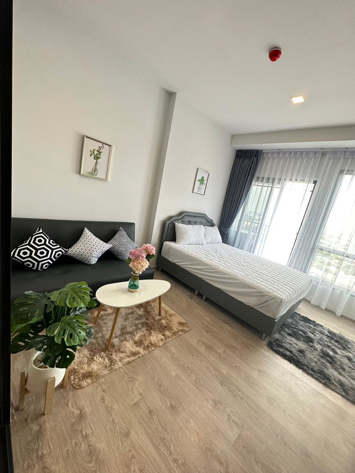 For RentCondoRama9, Petchburi, RCA : Modern Condo for Rent at The Tree Pattanakarn – Ekkamai  Prime Location |  High Floor |  Fully Furnished