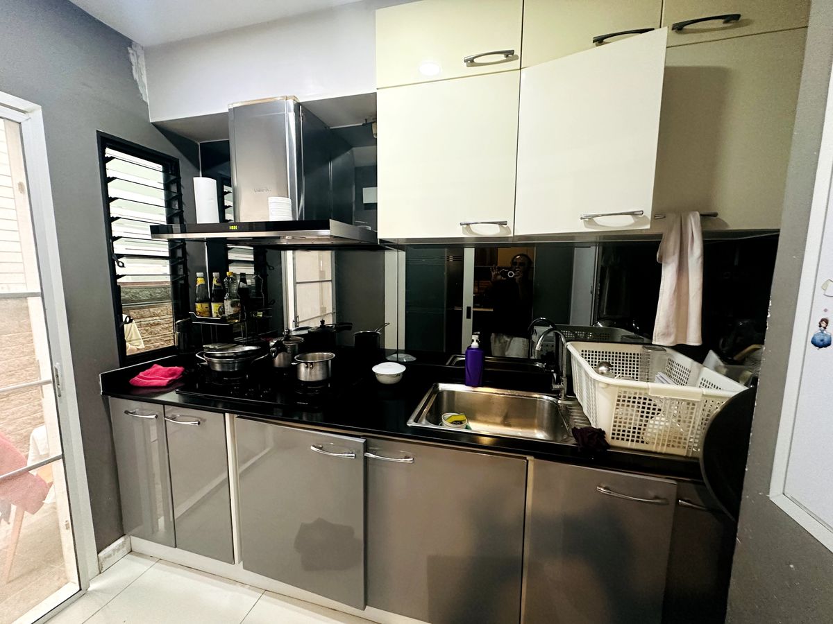 HousePattanakan, Srinakarin : Luxury 3-Storey Home for Sell  – Fully Furnished and Ready to Move In