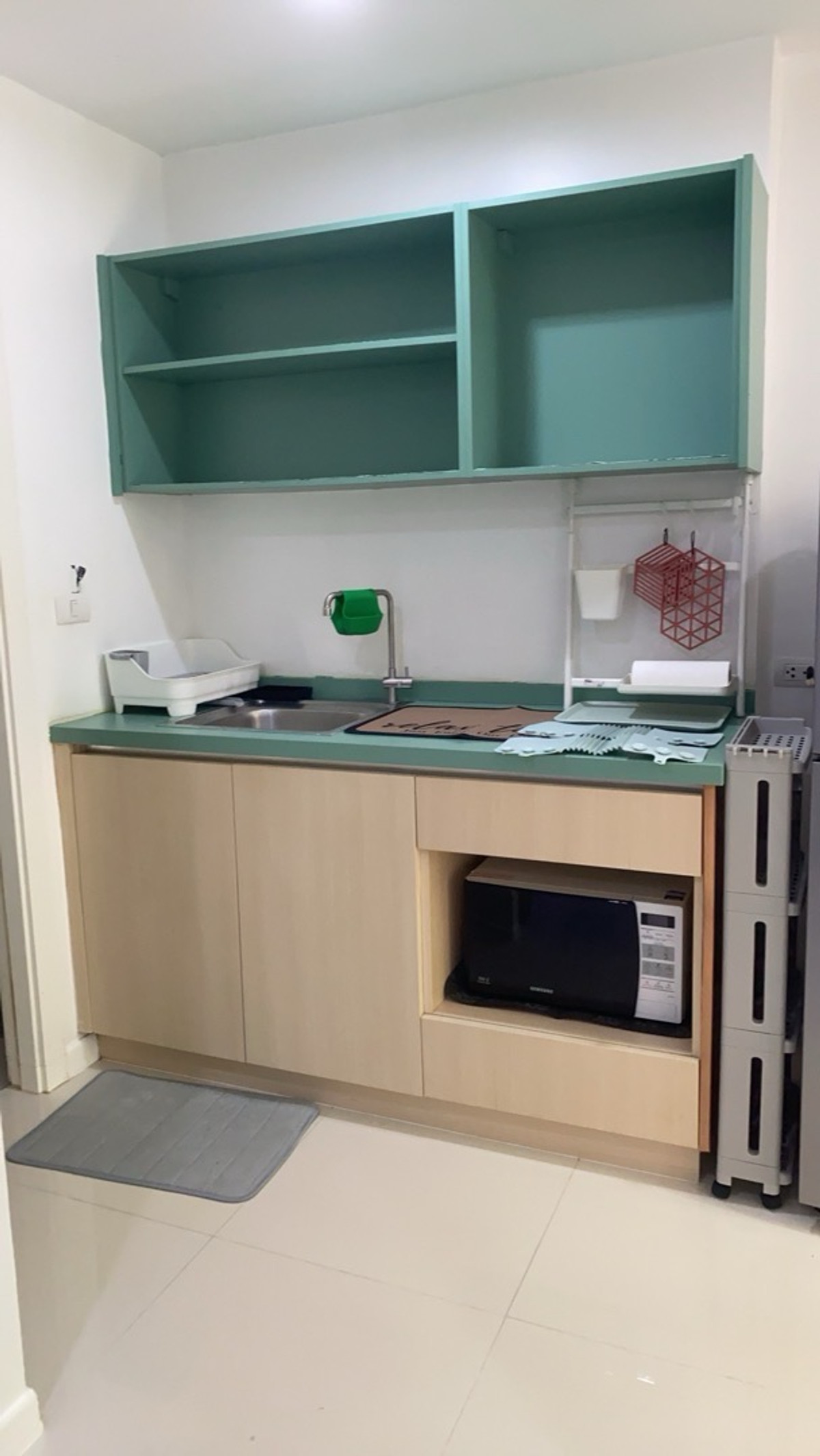 ให้เช่าคอนโดพัฒนาการ ศรีนครินทร์ : 📍Element Srinakari Condo ห้องมุม  ใกล้สระว่ายน้ำ 9,000.-/ด รับจอง ก่อนปิดดิว New ห้องพร้อมอยู่ อิลีเม้นท์ ศรีนครินทร์  ขนาด 37 ตร.ม. 1 น 1 น้ำ  ห้องสวยอยู่สบาย ติดต่อ ป้าแหม่ม ค่ะ Tel/Line:0992982923 