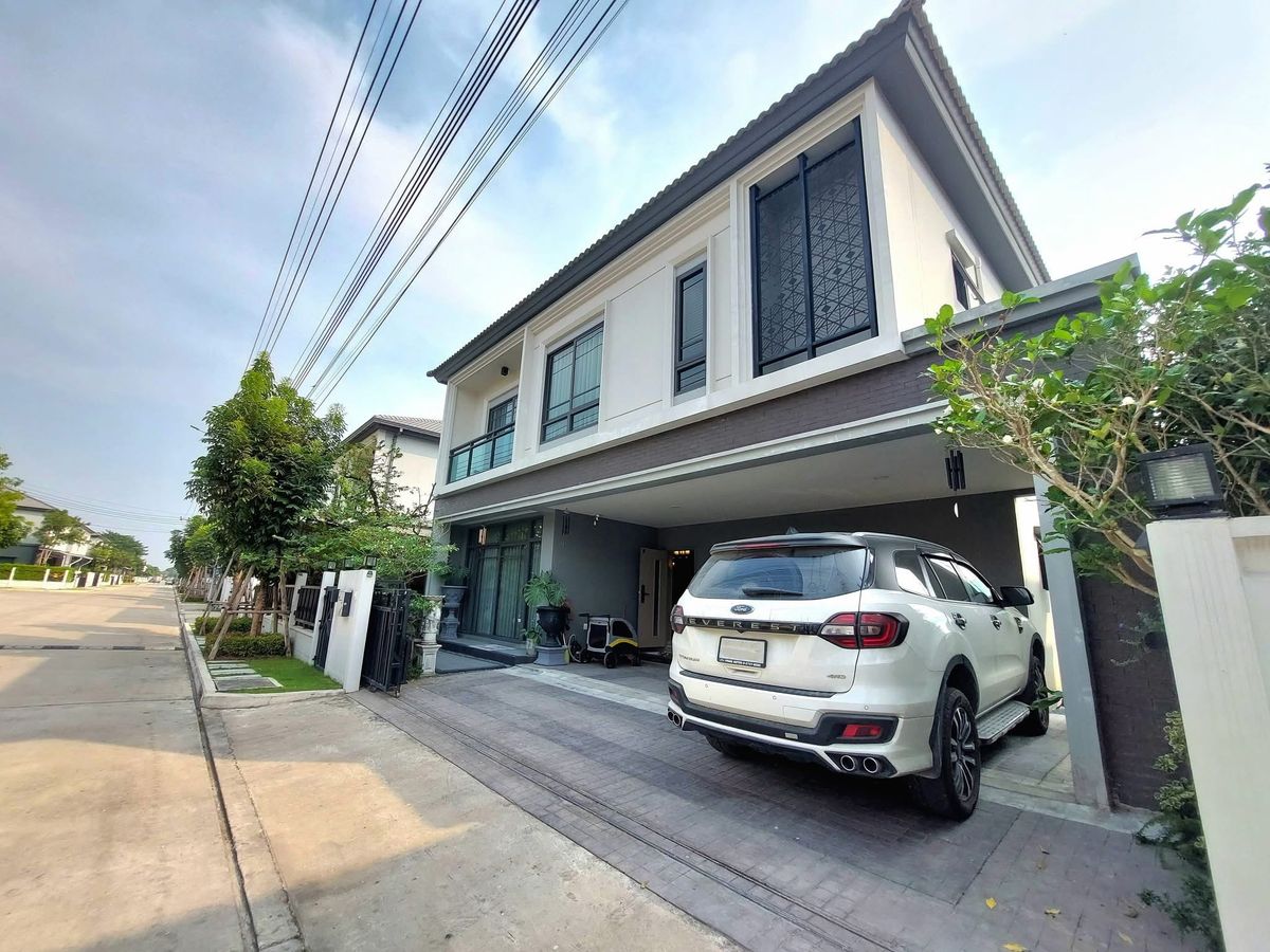 HouseLadkrabang, Suwannaphum Airport : ♦ Nice Decorate ♦ 2 -storey detached house | Land size 56.00 sq.w. Usable area 215.00 sq.m. | 4 bedrooms, 4 bathrooms, 3 parking spaces | Near the Suvarnabhumi 
 
