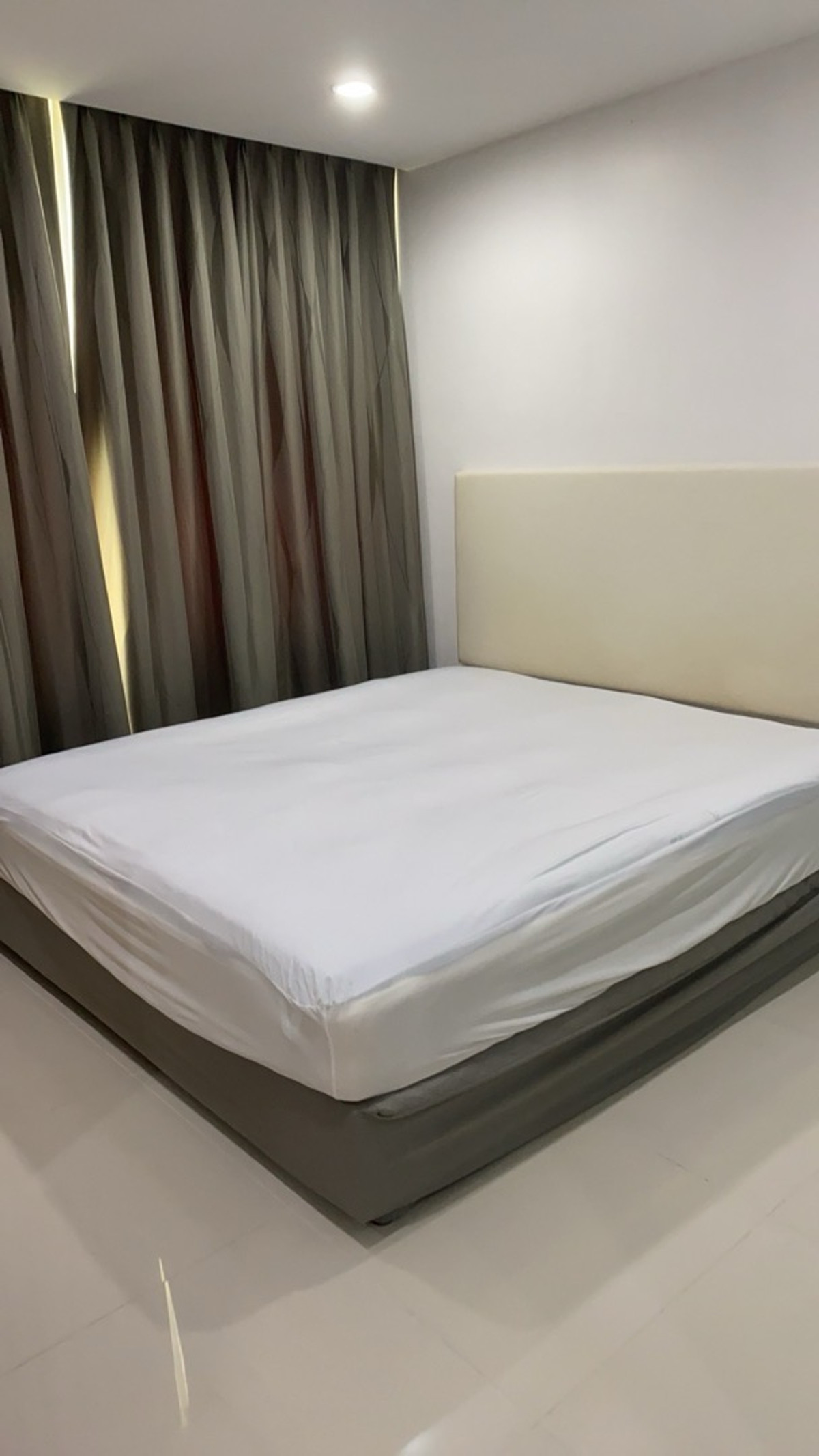 ให้เช่าคอนโดพัฒนาการ ศรีนครินทร์ : 📍Element Srinakari Condo ห้องมุม  ใกล้สระว่ายน้ำ 9,000.-/ด รับจอง ก่อนปิดดิว New ห้องพร้อมอยู่ อิลีเม้นท์ ศรีนครินทร์  ขนาด 37 ตร.ม. 1 น 1 น้ำ  ห้องสวยอยู่สบาย ติดต่อ ป้าแหม่ม ค่ะ Tel/Line:0992982923 