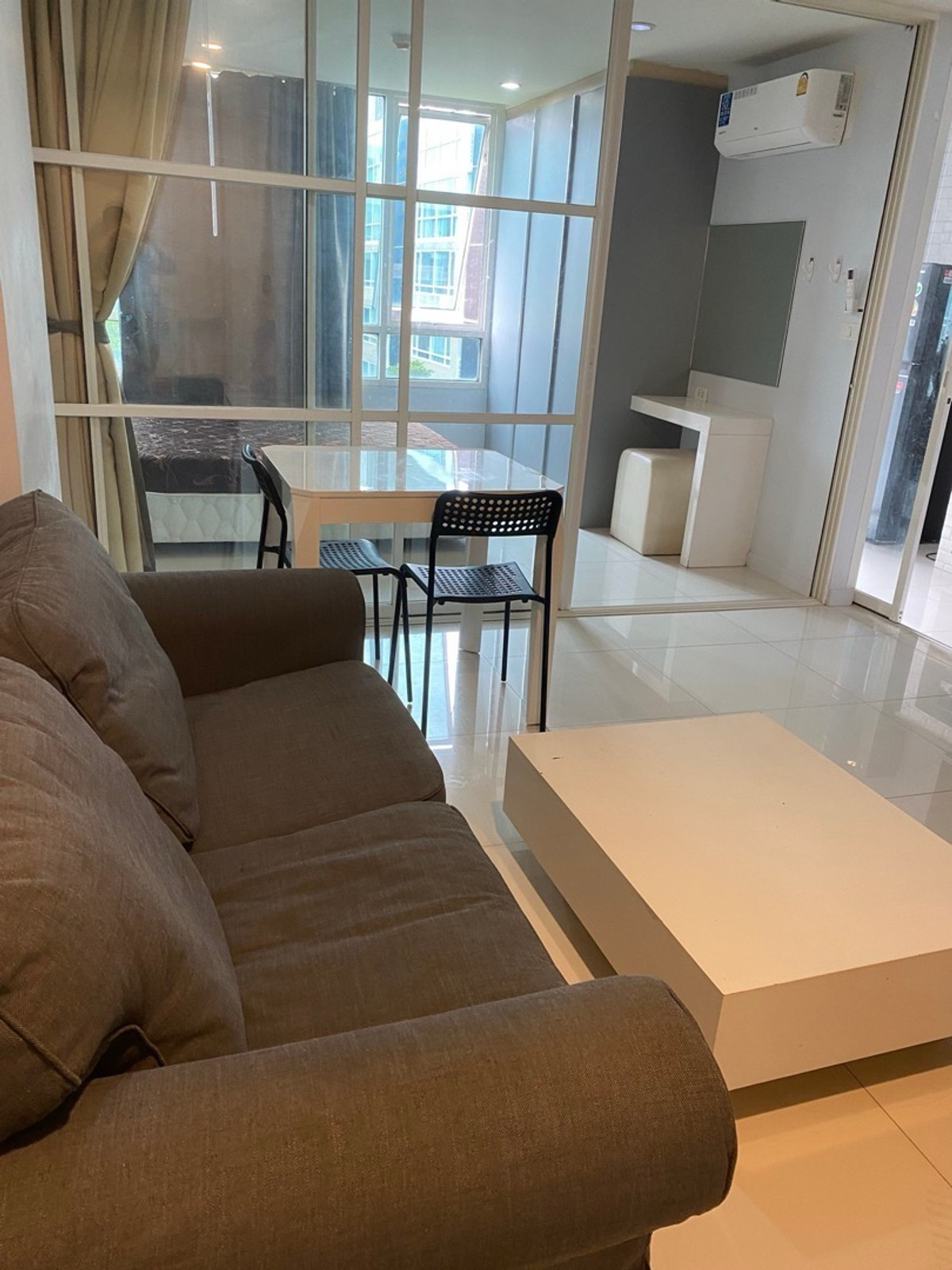 ให้เช่าคอนโดพัฒนาการ ศรีนครินทร์ : 📍Element Srinakari Condo ห้องมุม  ใกล้สระว่ายน้ำ 10,000.-/ด รับจอง ก่อนปิดดิว New ห้องพร้อมอยู่ อิลีเม้นท์ ศรีนครินทร์  ขนาด 37 ตร.ม. 1 น 1 น้ำ  ห้องสวยอยู่สบาย ชั้น 6 วิวสระว่ายน้ำ  ติดต่อ ป้าแหม่ม ค่ะ Tel/Line:0992982923 