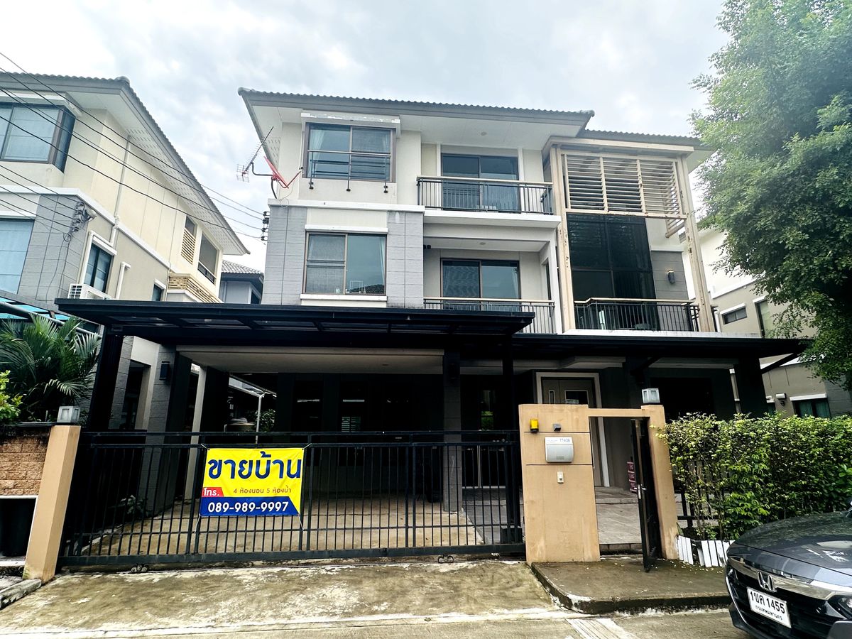 HousePattanakan, Srinakarin : Luxury 3-Storey Home for Sell  – Fully Furnished and Ready to Move In