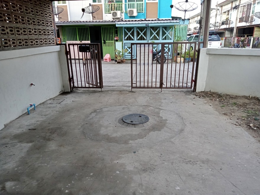 ขายทาวน์โฮมพัทยา บางแสน ชลบุรี สัตหีบ : 🔥ด่วนทรัพย์ธนาคาร🔥ขายทาวน์เฮ้าส์ หมู่บ้านโกลเด้นโฮม 2