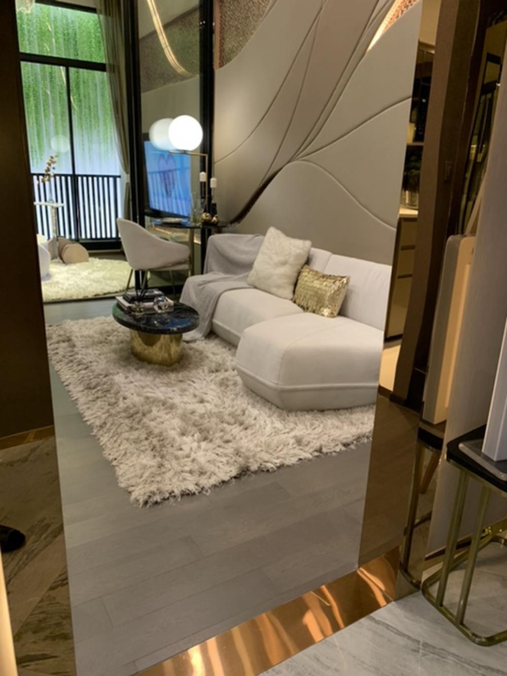 ขายดาวน์คอนโดราชเทวี พญาไท : 12,000,000฿ ลดสุดๆ ขาย 1 ห้องนอน Loft 34.9 ตร.ม ( ห้องนอนล่าง + ห้องชั้นลอยทำเป็นห้องนอนได้) ชั้น 25 ไม่อยู่ตรงทาง 3 แพร่ง ติด MRT ส้ม ราชเทวี 0 เมตร ทิศใต้  ไม่มีห้องด้านหน้า ไม่ติดขยะและลิฟต์ สงบ วิวเมือง