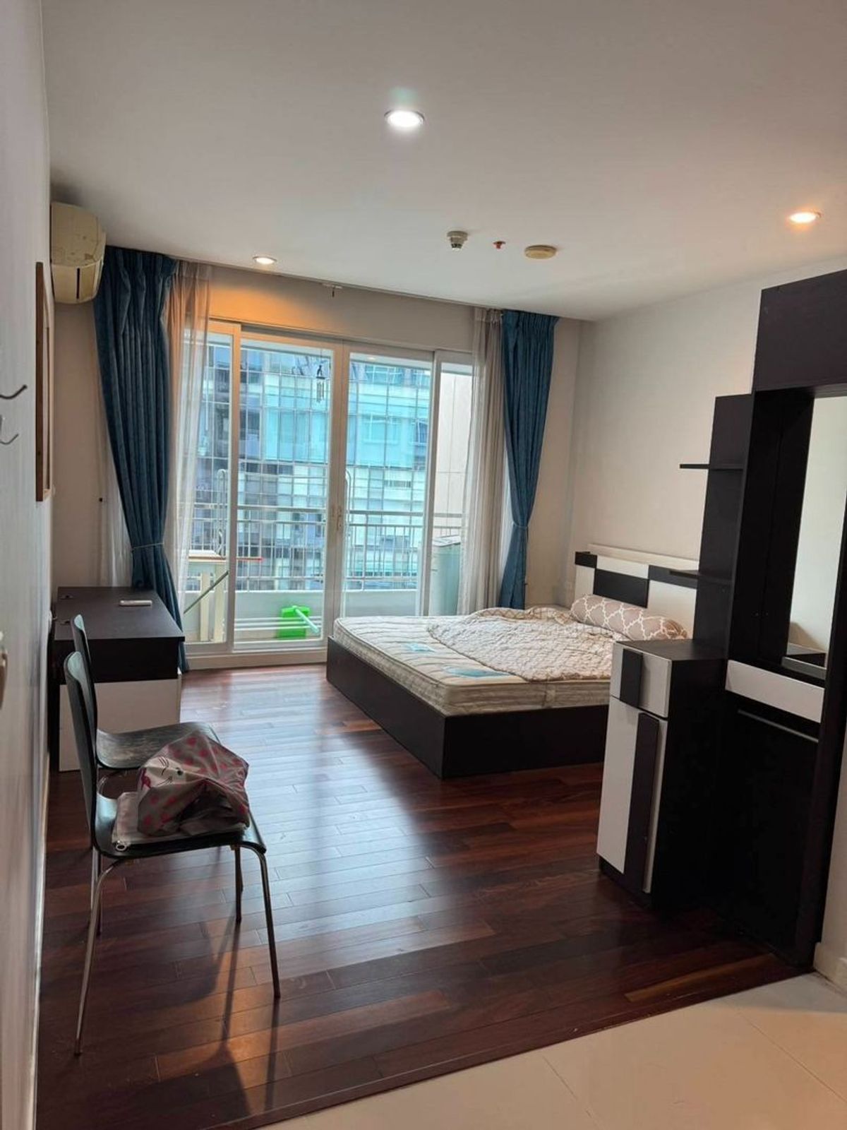 For RentCondoRama9, Petchburi, RCA : Rental Condominium, 27th floor