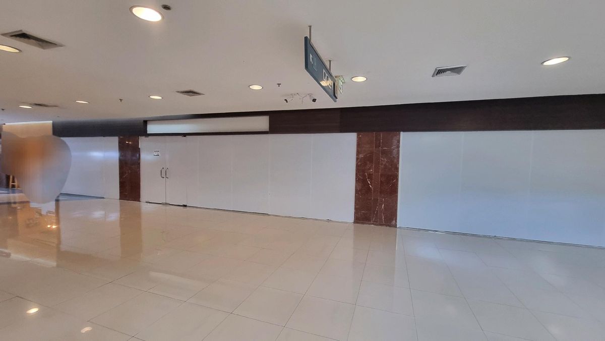 For RentRetail SpaceWitthayu, Chidlom, Langsuan, Ploenchit : BTS Ploenchit rental space for opening a restaurant can be made. Consider every business 126 sq.m.  