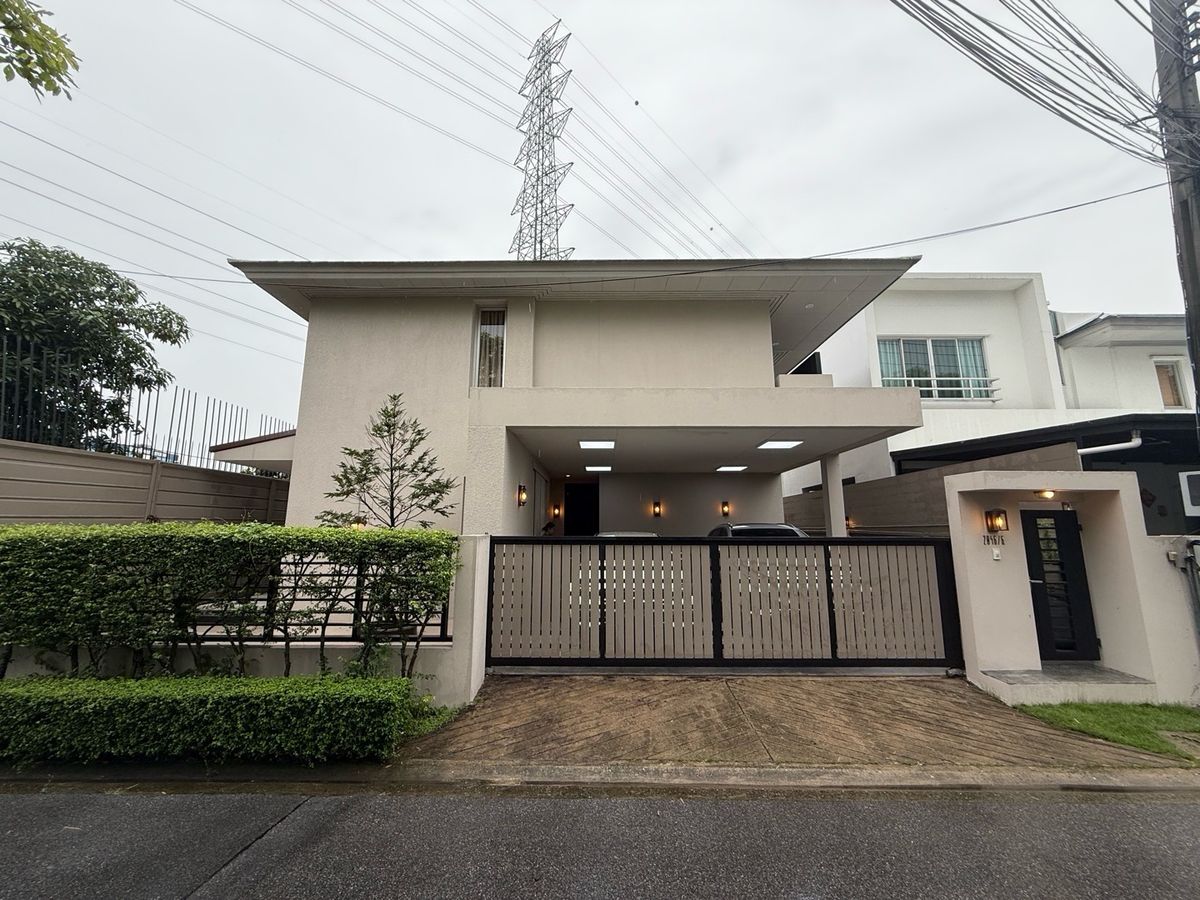 ขายบ้านพัฒนาการ ศรีนครินทร์ : 🏡 บ้านเดี่ยวสุดหรูแต่งสวย พร้อมอยู่ ใจกลางพัฒนาการ สัมผัสความสงบ สไตล์รีสอร์ท บนทำเลศักยภาพ ใกล้เอกมัย–ทองหล่อ