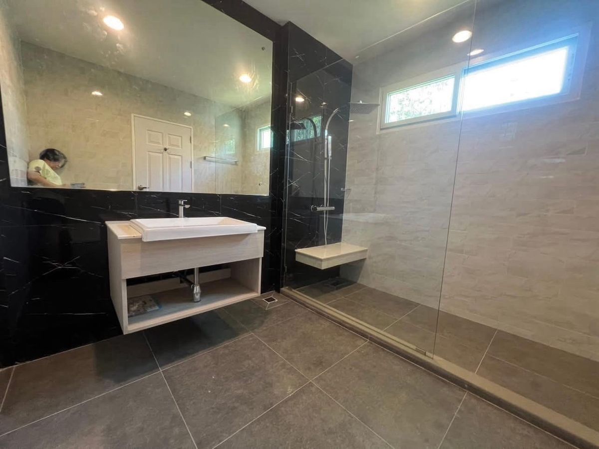 ขายบ้านบางนา แบริ่ง ลาซาล : 📢👇บ้านเดี่ยวชั้นเดียวขนาดใหญ่ เหมาะสำหรับครอบครัวใหญ่หรือโฮมออฟฟิศ ใกล้กับ Mega Bangna และโรงเรียนนานาชาติหลายแห่ง