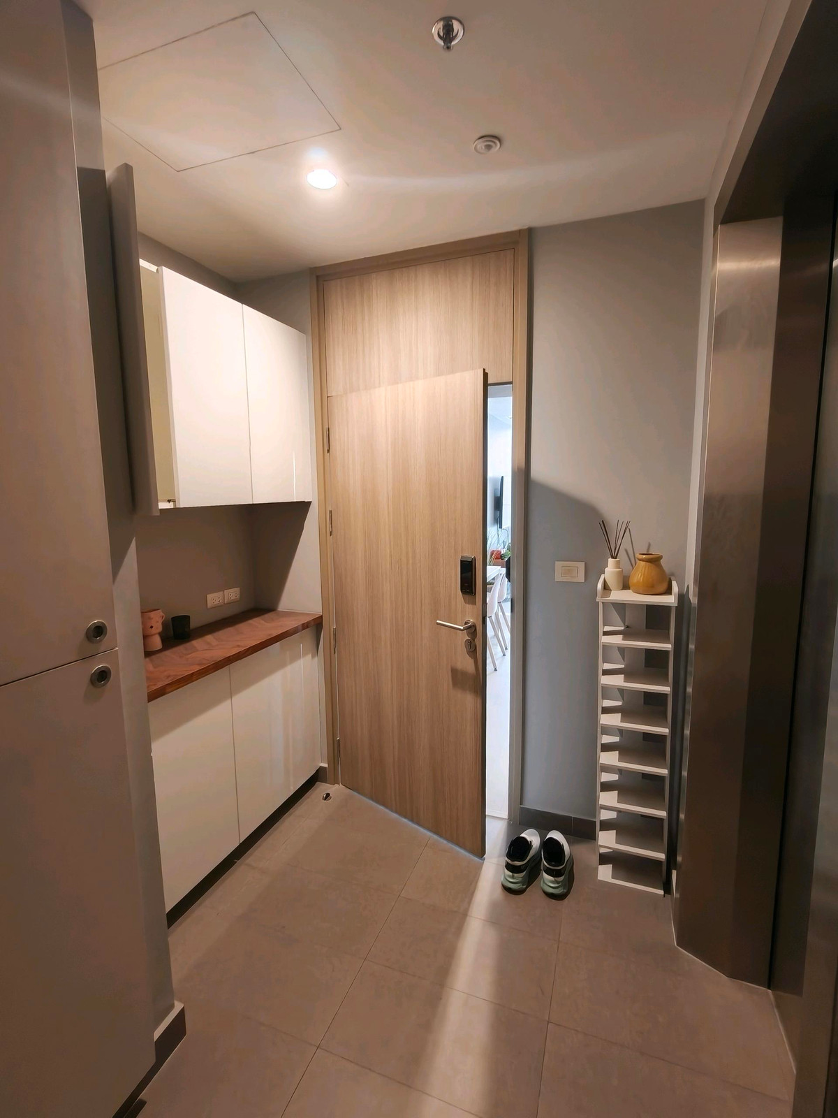 CondoWitthayu, Chidlom, Langsuan, Ploenchit : 💥SPECIAL PLOE PLOENCHIT for RENT / SALES 💥 Rent or sell condo next to BTS Fire Mind 0, with private lifts in all rooms, Noble Ploenchit (Noble Ploenchit), Building C, 41, (High Floor)