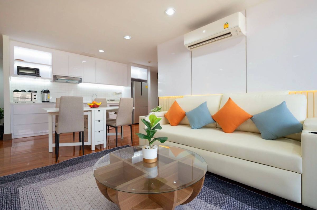 For RentCondoSukhumvit, Asoke, Thonglor : Spacious, Modern RENOVATED 1 BD 124sqm for RENT. Available now!
